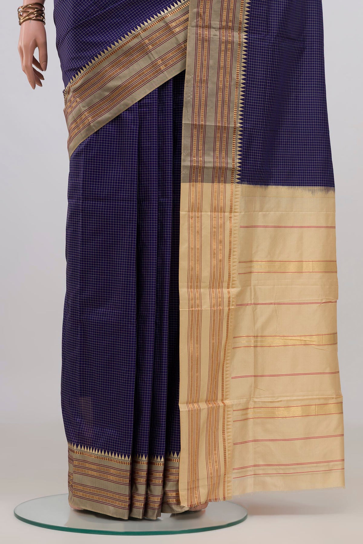 Pleats and pallu of Pure Silk Navy Blue Narayanpet Saree with Checked design on the body and Thin Zari Line. 