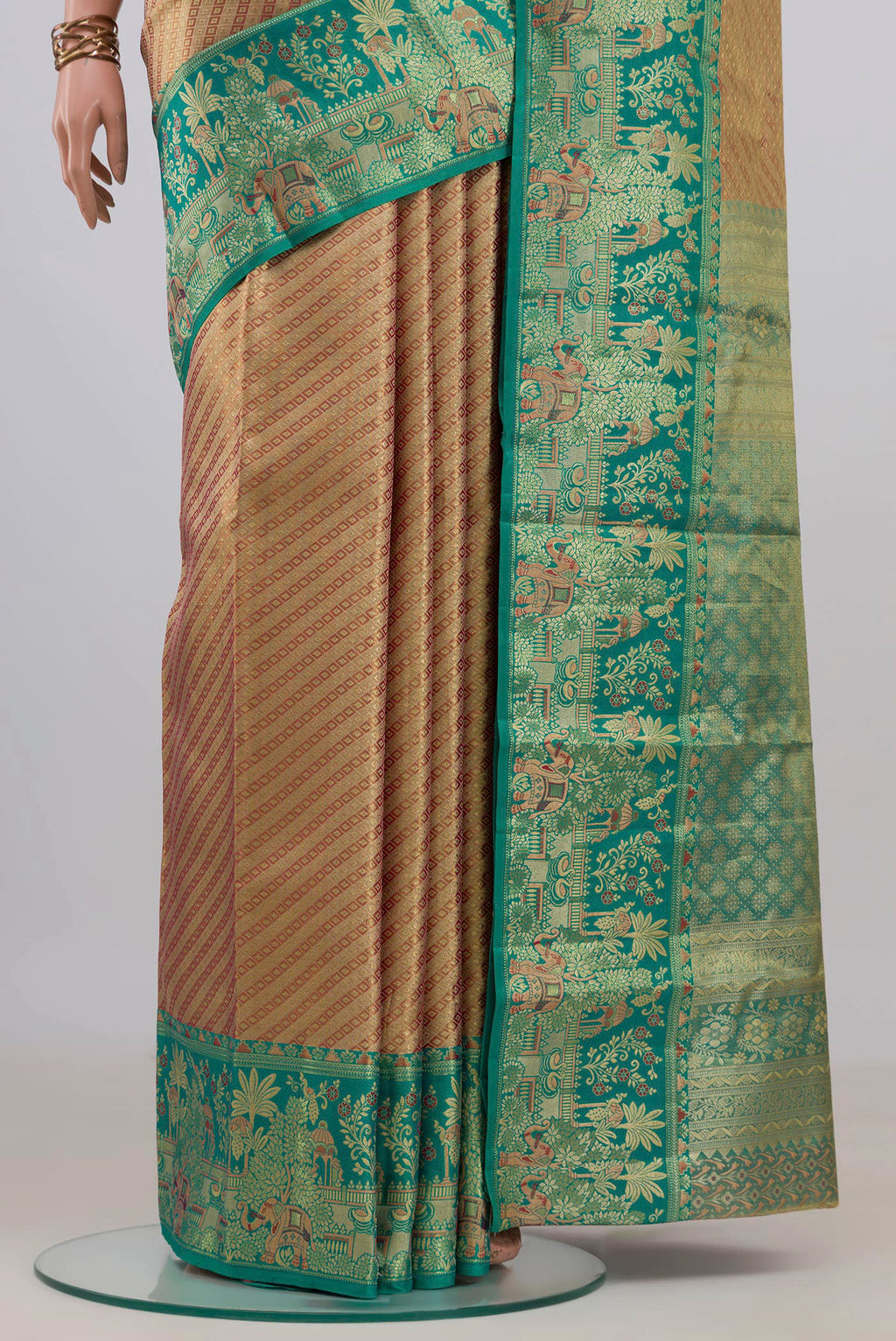 Pleats and pallu of Golden Dual Tone Kanjivaram Tissue Saree with Zari Brocade on the body and Fancy Border. 
