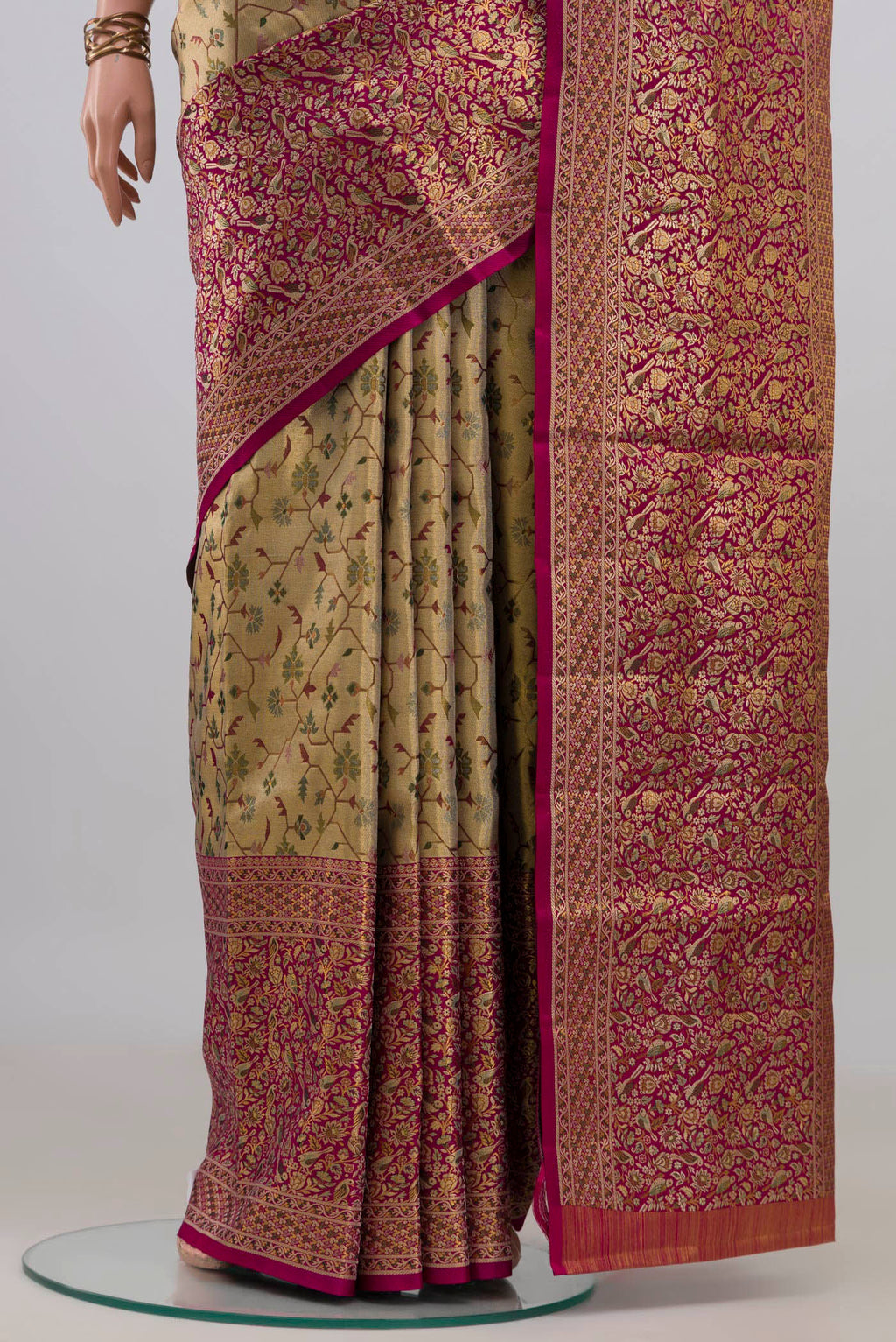 Pleats and pallu of Golden Dual Tone Kanchipuram Tissue Saree with Zari Brocade on the body and Fancy Border. 