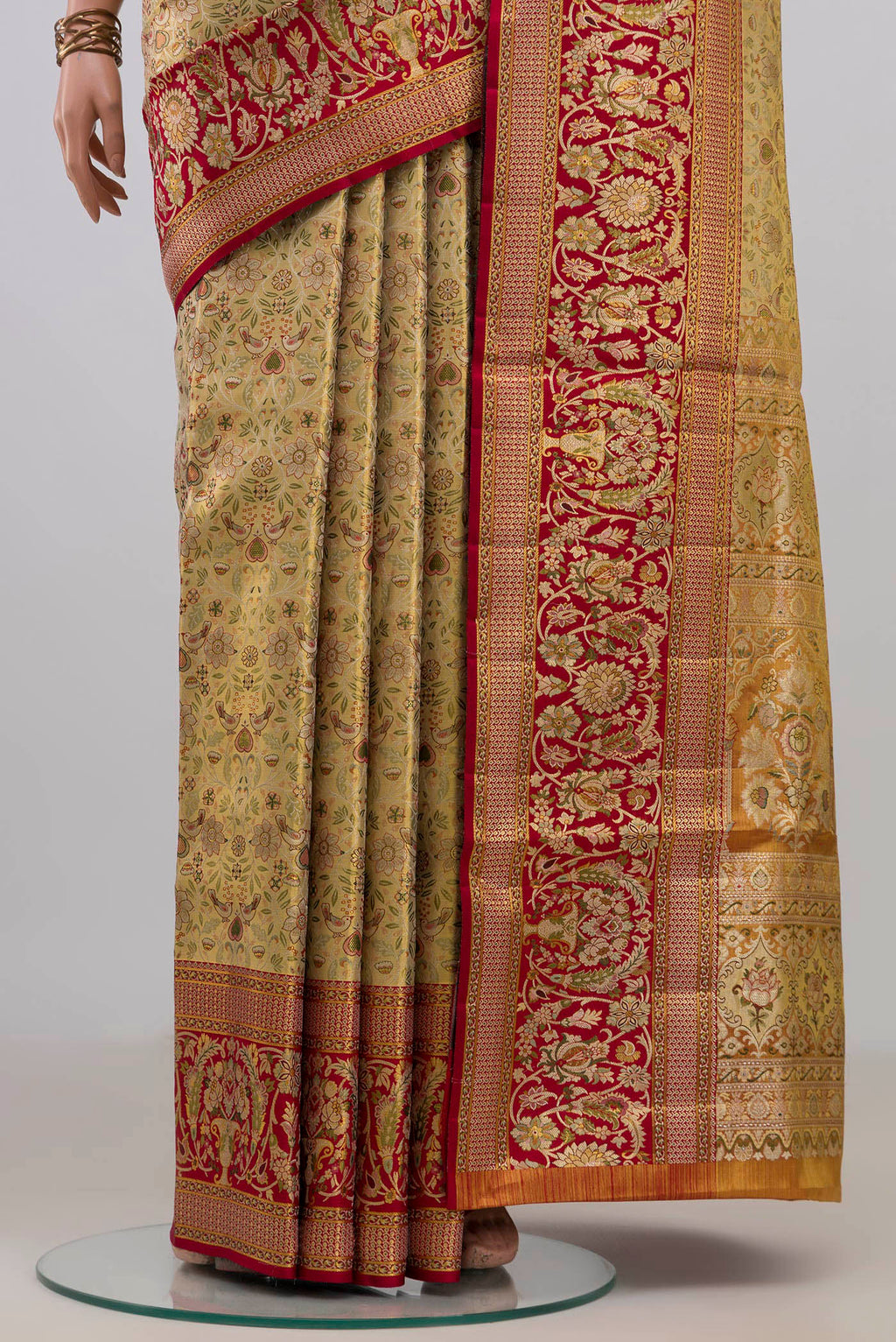 Pleats and pallu of Golden Dual Tone Kanchipuram Tissue Saree with Zari Brocade on the body and Fancy Border. 