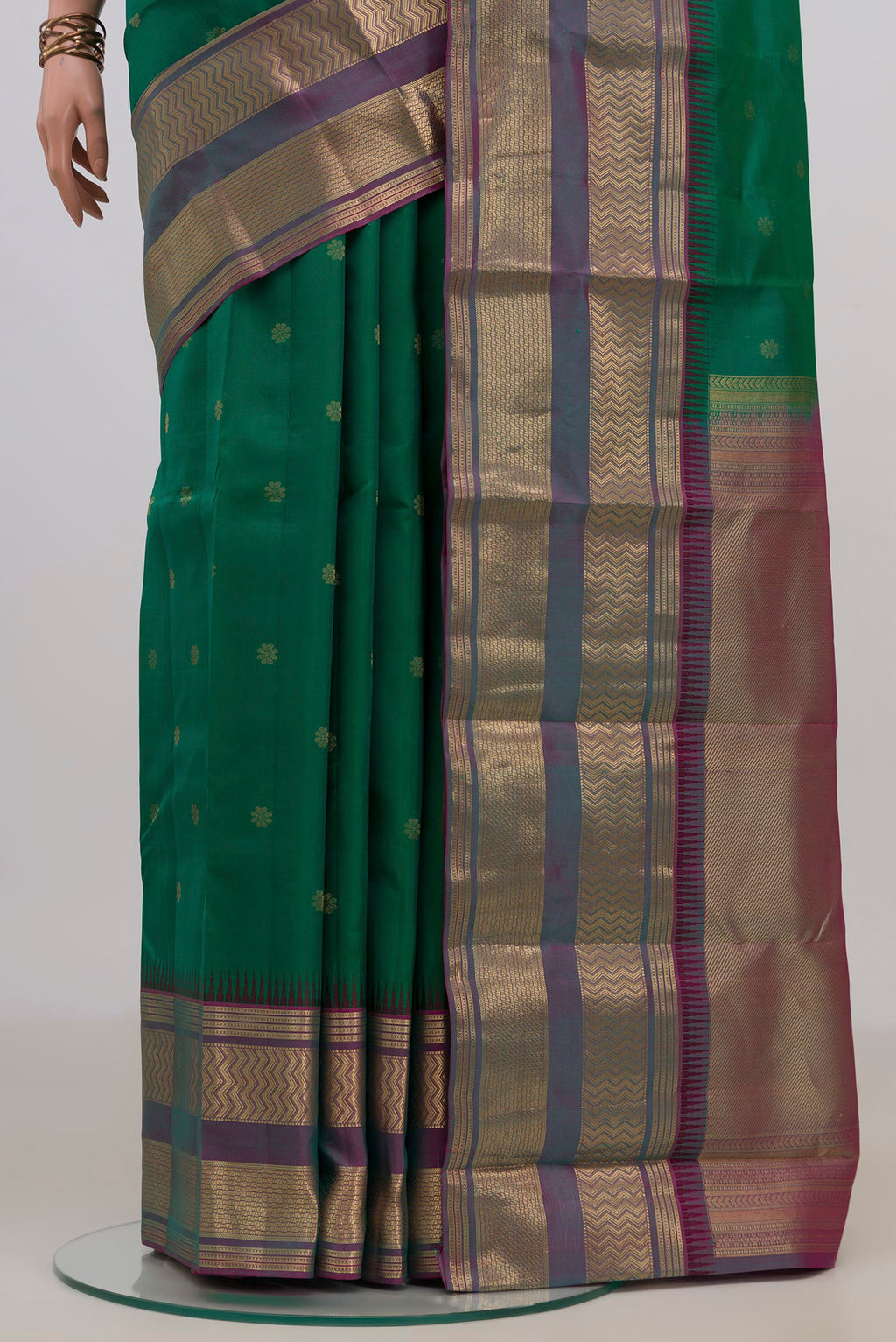 Pleats and pallu of Pure Silk Green Kanjivaram Saree with Zari Butta on the body and Zari Border. 