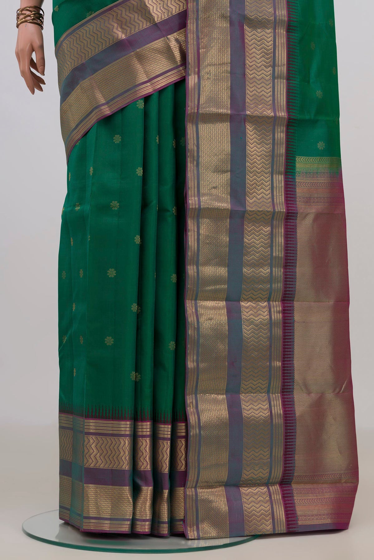 Pleats and pallu of Pure Silk Green Kanjivaram Saree with Zari Butta on the body and Zari Border. 