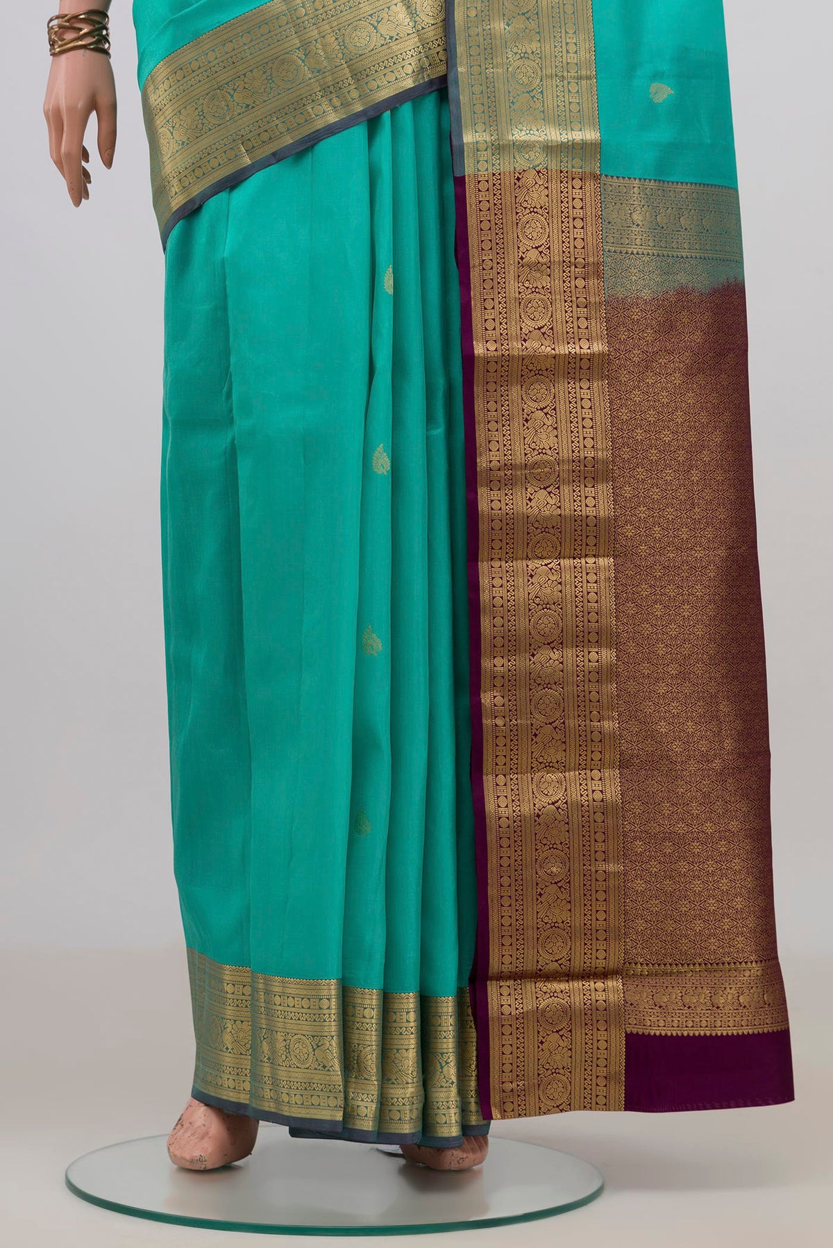 Pleats and pallu of Pure Silk Turquoise Kanchipuram Saree with Zari Butta on the body and Zari Border. 