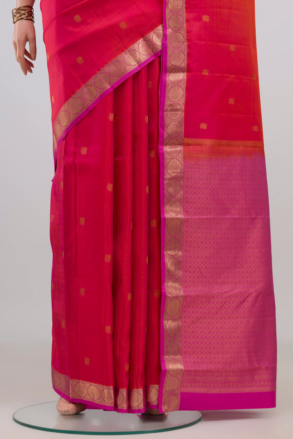 Pleats and pallu of Pure Silk Coral Dual Tone Kanchipuram Saree with Zari Butta on the body and Zari Border. 