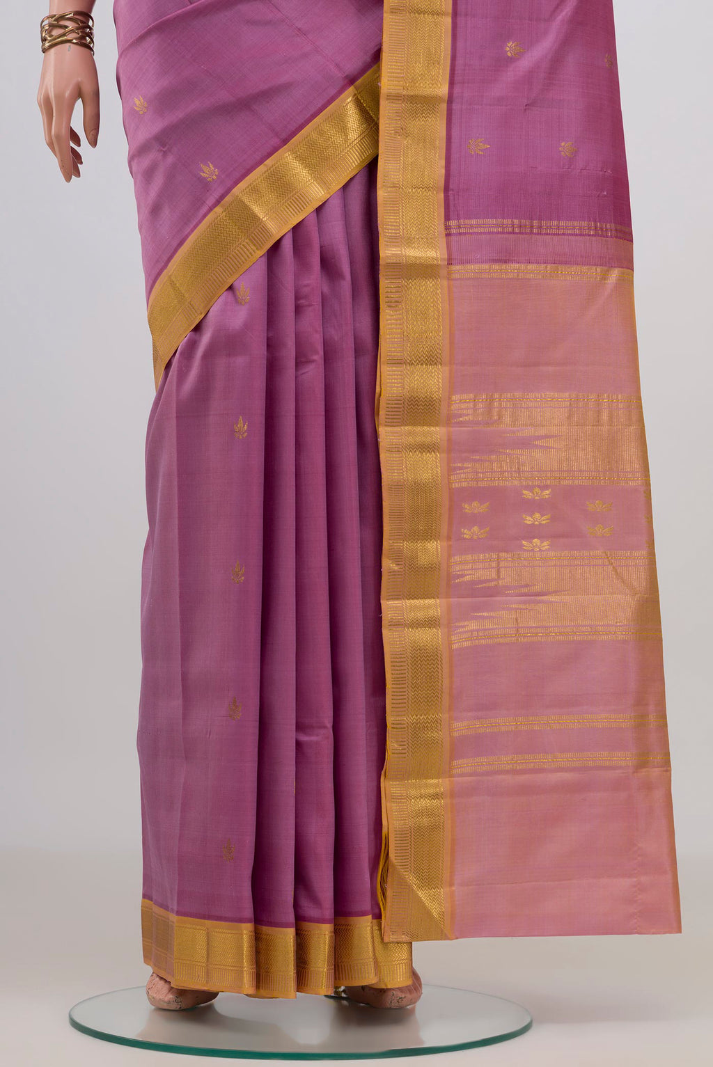 Pleats and pallu of Pure Silk Pink Kanchipuram Saree with Zari Butta on the body and Zari Border. 