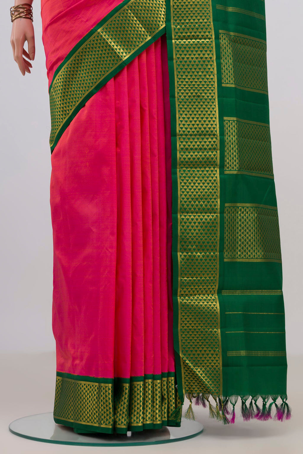 Pleats and pallu of Pure Silk Pink Kanchipuram Nine Yards Saree with Plain Body and Zari Border. 
