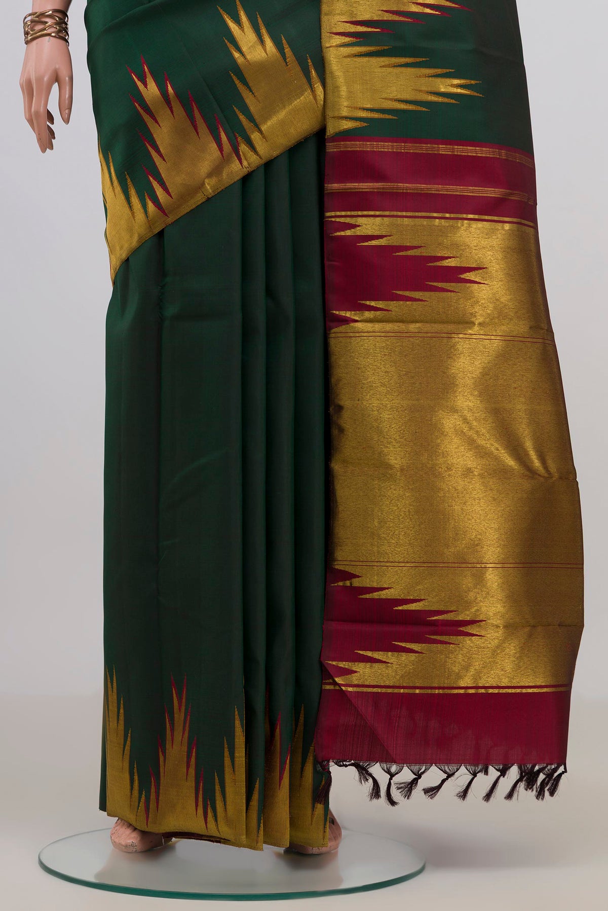Pleats and pallu of Pure Silk Bottle Green Kanjivaram Saree with Plain Body and Temple Border. 