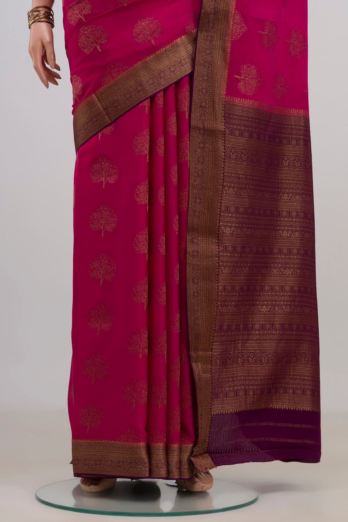 Pleats and pallu of Pink Crepe Saree with Zari Butta on the body and Zari Border. 