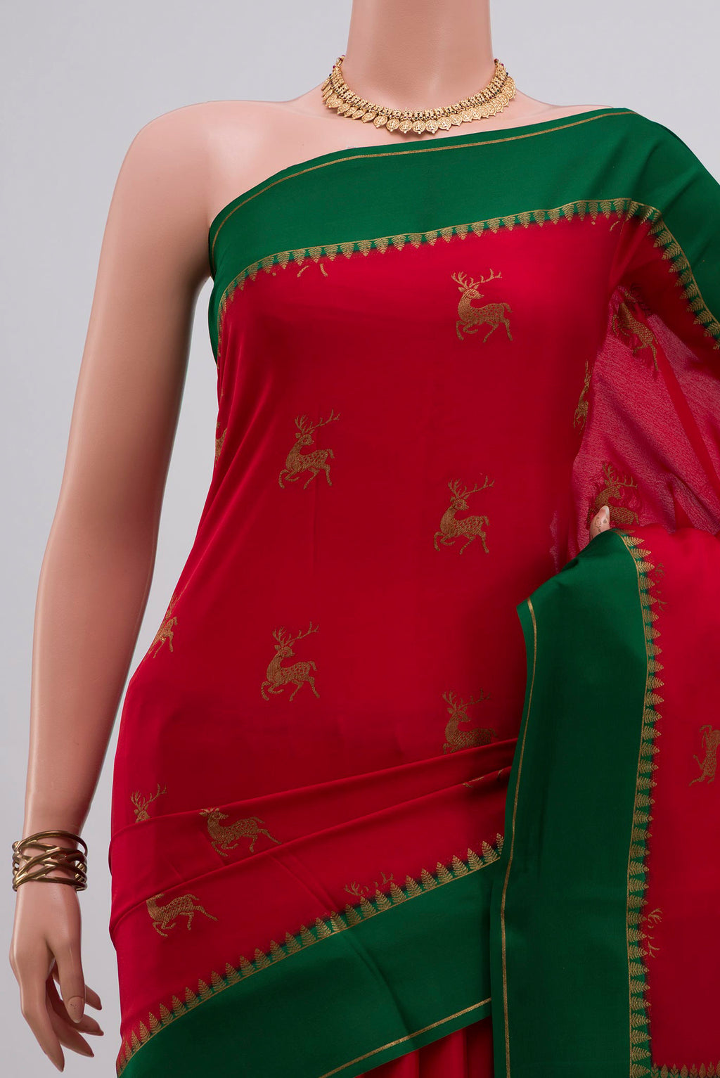 Border image of Red Crepe Saree with Zari Butta on the body and Thin Zari Line. 