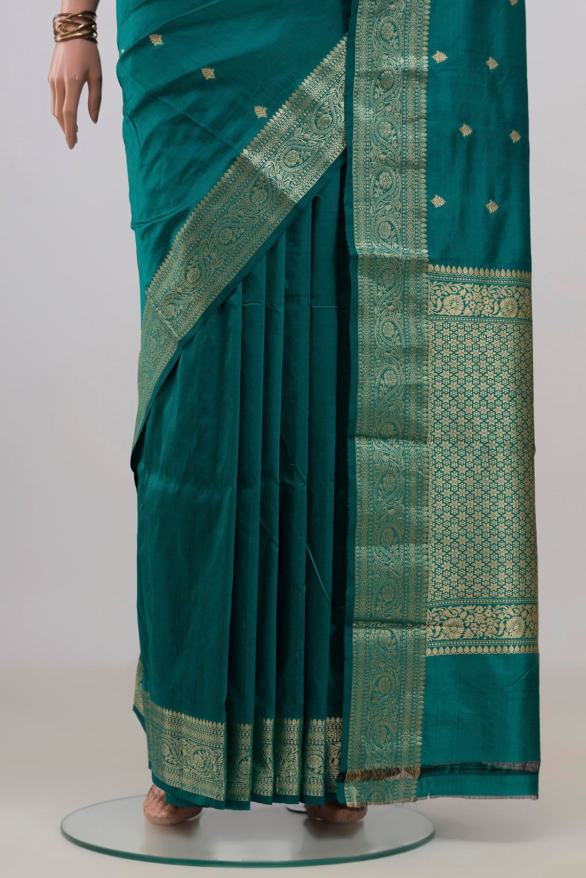 Pleats and pallu of Pure Silk Green Banarasi Katan Saree with Zari Butta on the body and Zari Border. 