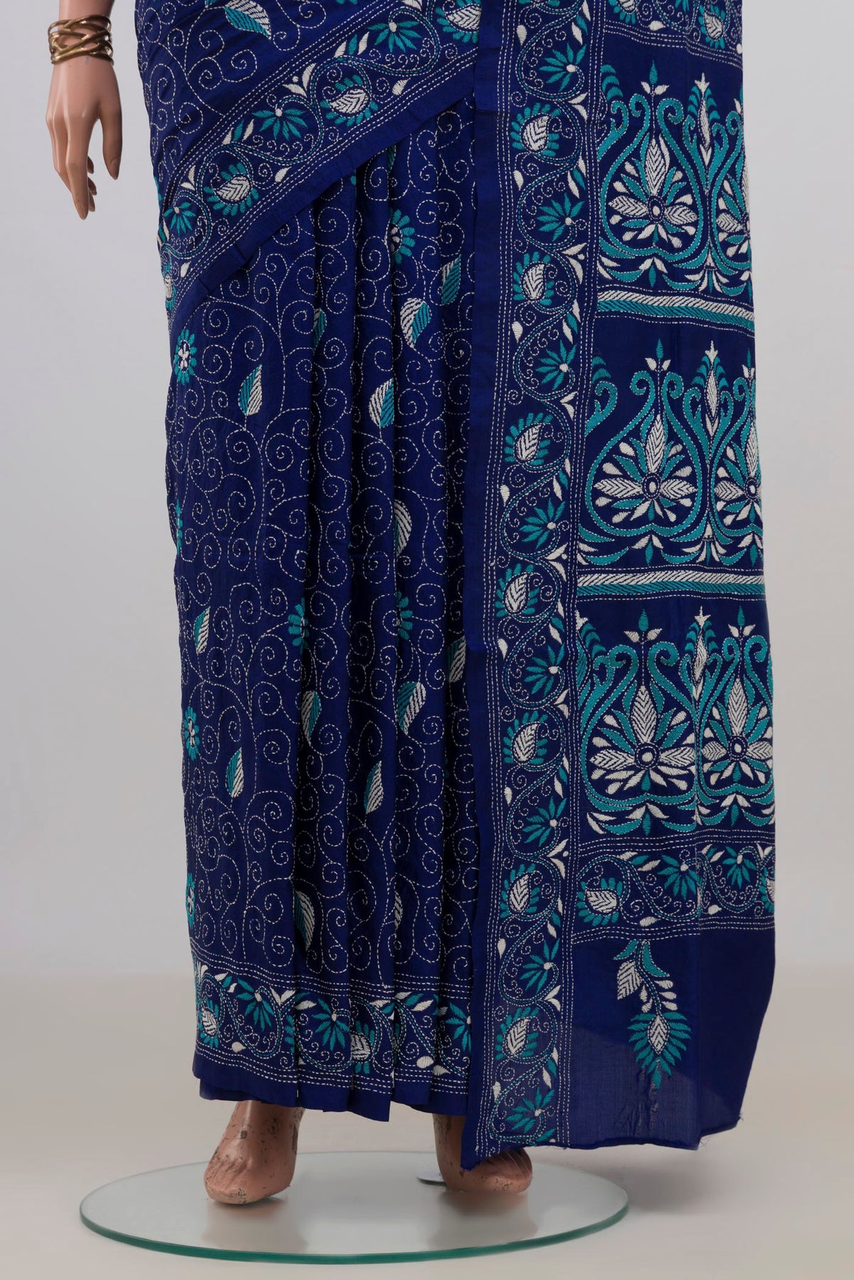 Pleats and pallu of Pure Silk Blue Kantha Saree with Kantha Work on the body and Thread Border. 