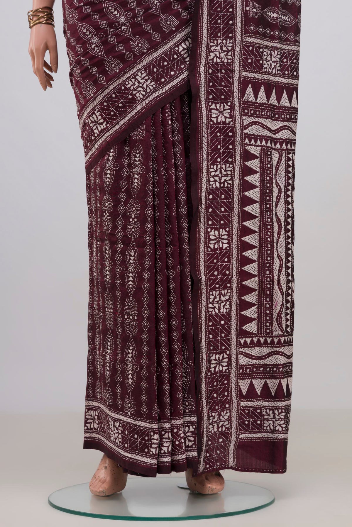 Pleats and pallu of Pure Silk Coffee Brown Kantha Saree with Kantha Work on the body and Thread Border. 