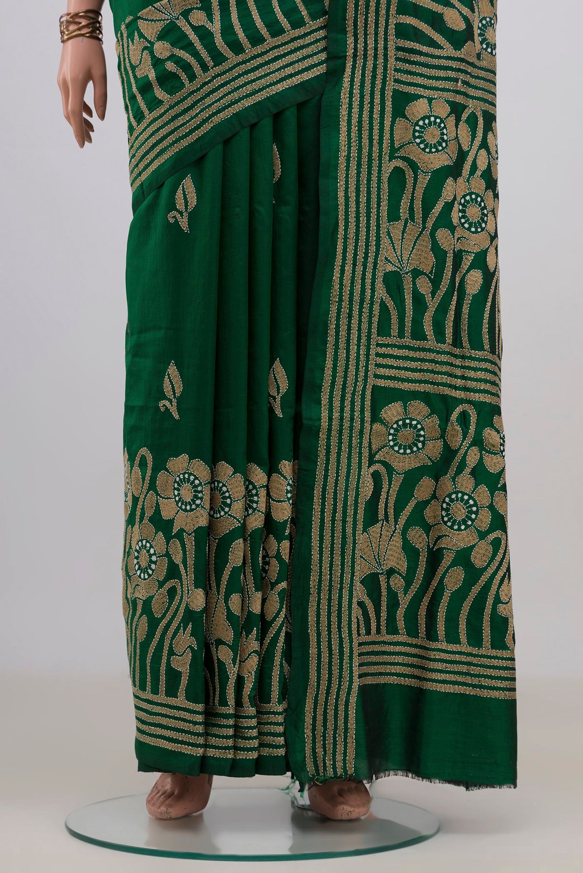 Pleats and pallu of Pure Silk Green Kantha Saree with Kantha Work on the body and Thread Border. 