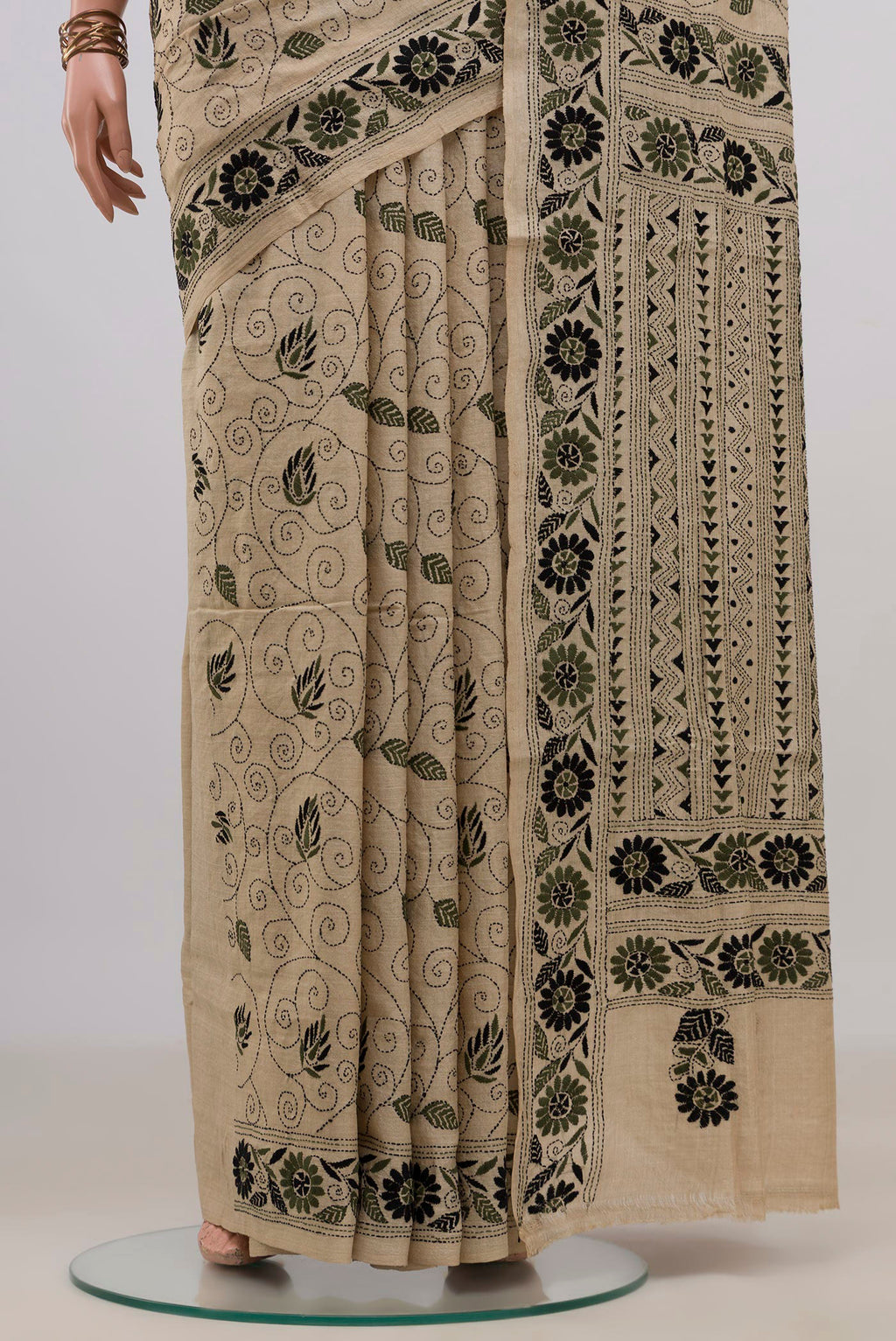 Pleats and pallu of Pure Silk Cream Tussar Saree with Kantha Work on the body and Thread Border. 