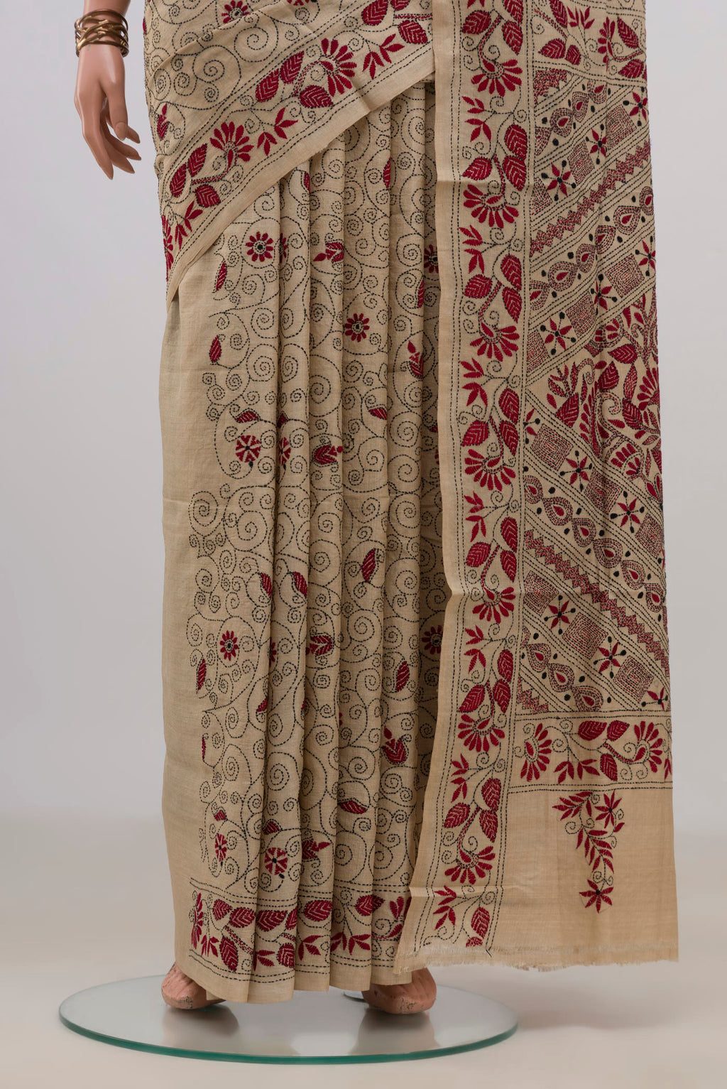Pleats and pallu of Pure Silk Cream Tussar Saree with Kantha Work on the body and Thread Border. 