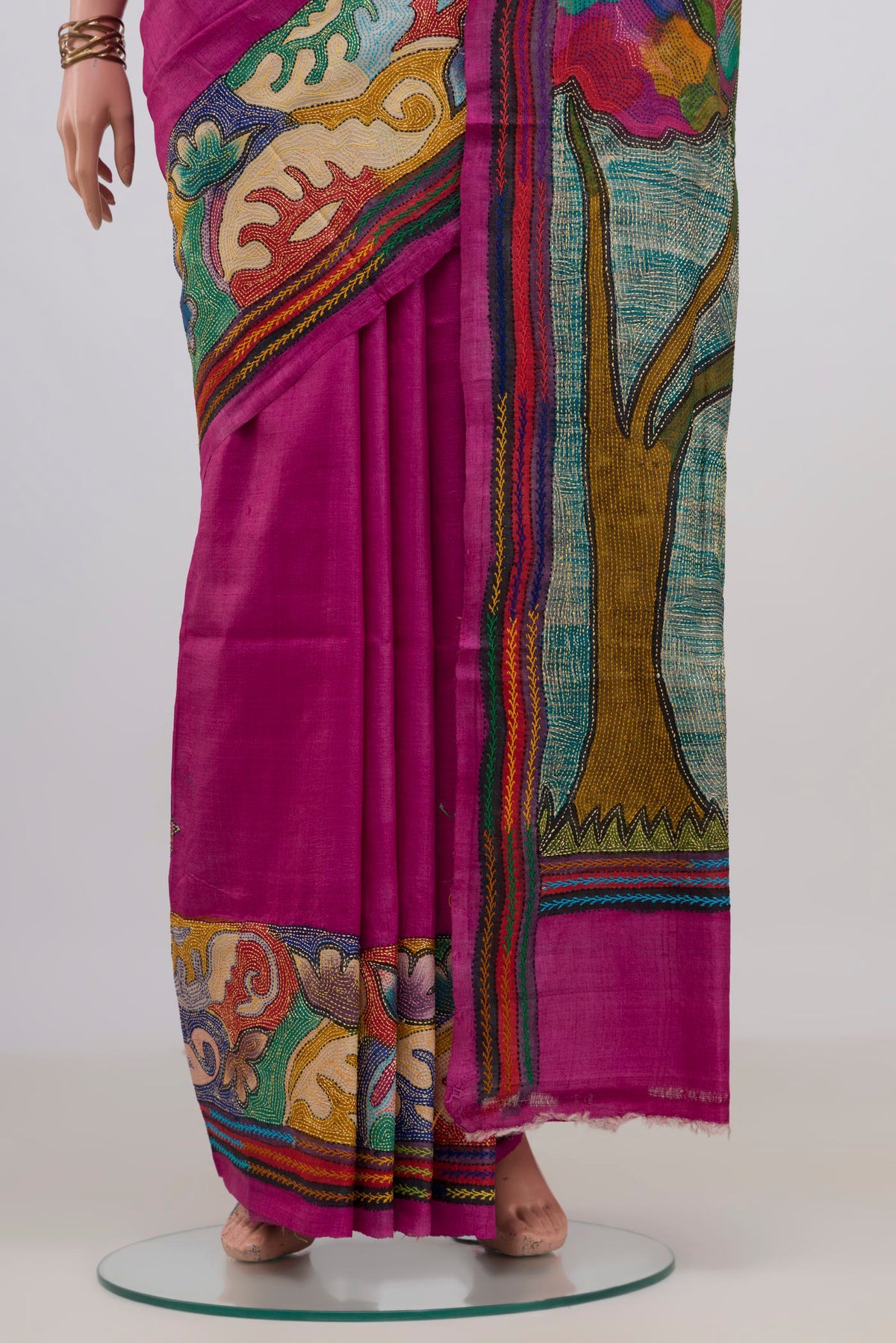 Pleats and pallu of Magenta Tussar Saree with Kantha Work on the body and Thread Border. 