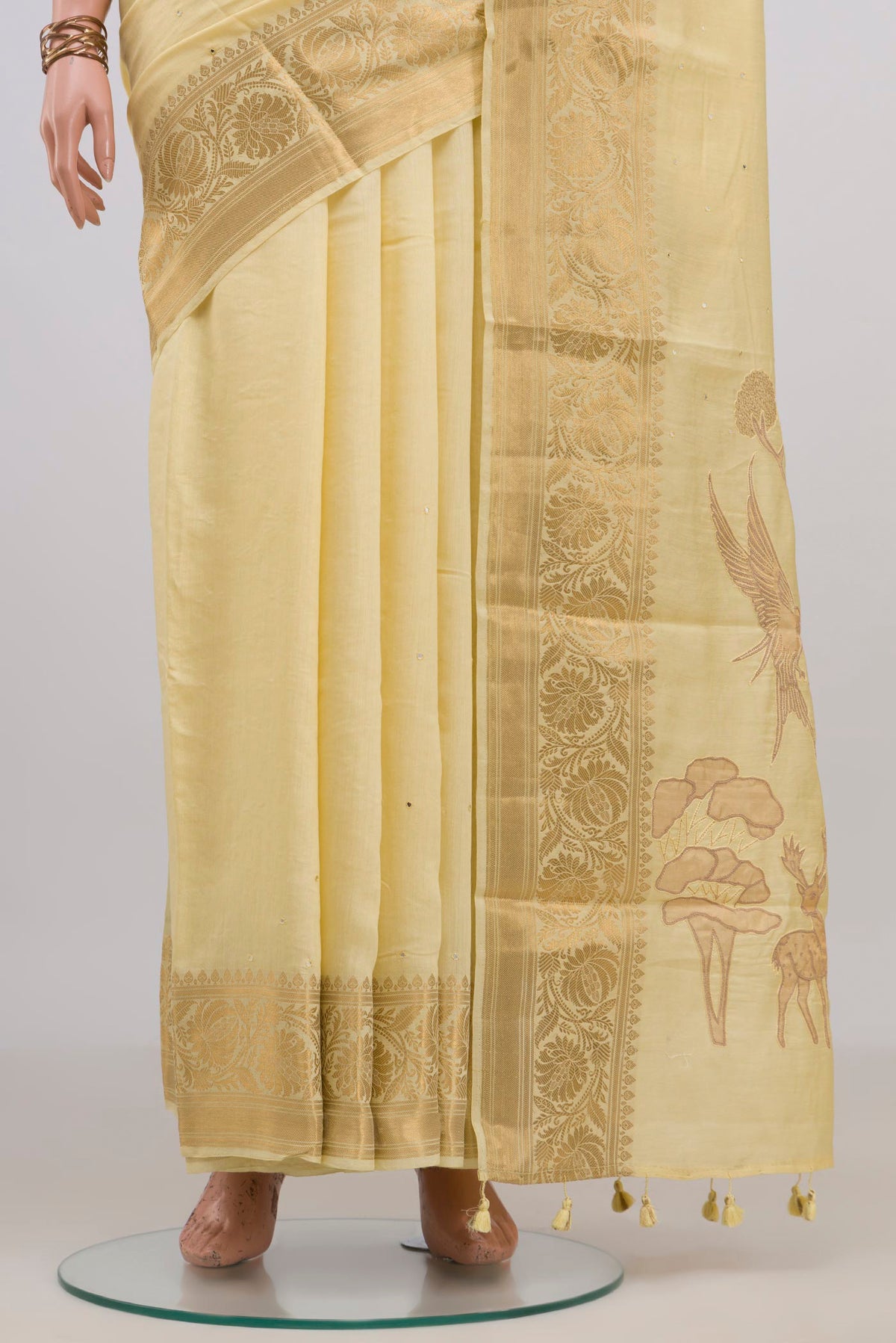 Pleats and pallu of Pure Silk Lemon Yellow Raw Saree with Embroidery on the body and Fancy Border. 