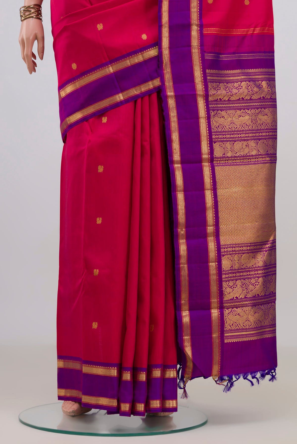 Pleats and pallu of Pure Silk Pink Kanjivaram Saree with Zari Butta on the body and Zari Border. 