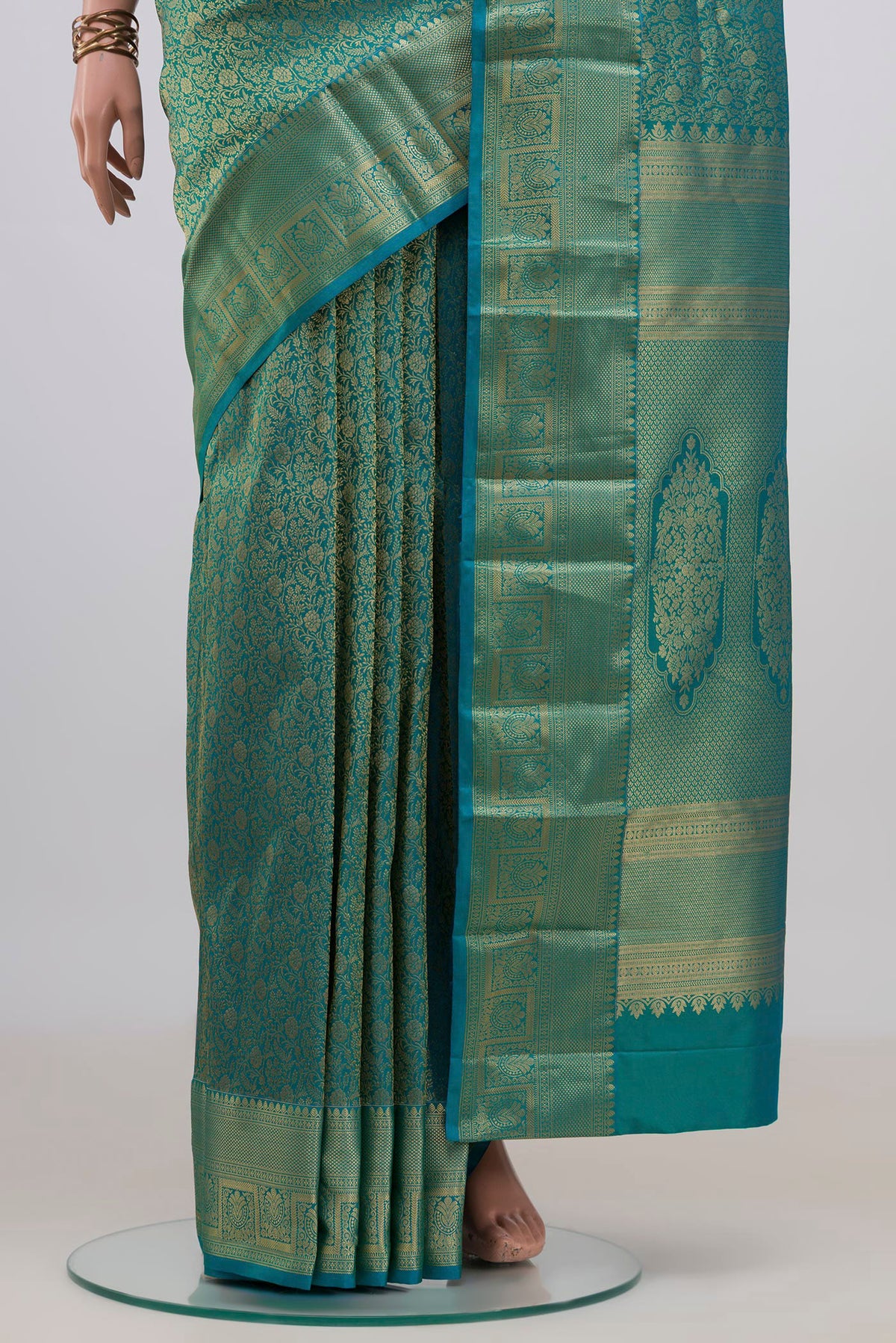 Pleats and pallu of Pure Silk Turquoise Kanjivaram Saree with Zari Brocade on the body and Zari Border. 
