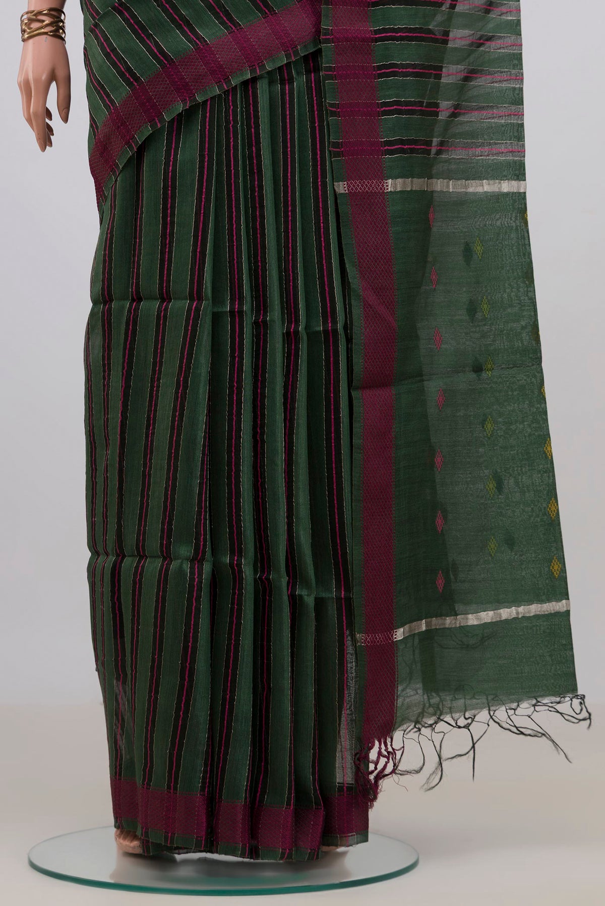 Pleats and pallu of Pure Silk Green Tussar Saree with Thread Butta on the body and Thread Border. 