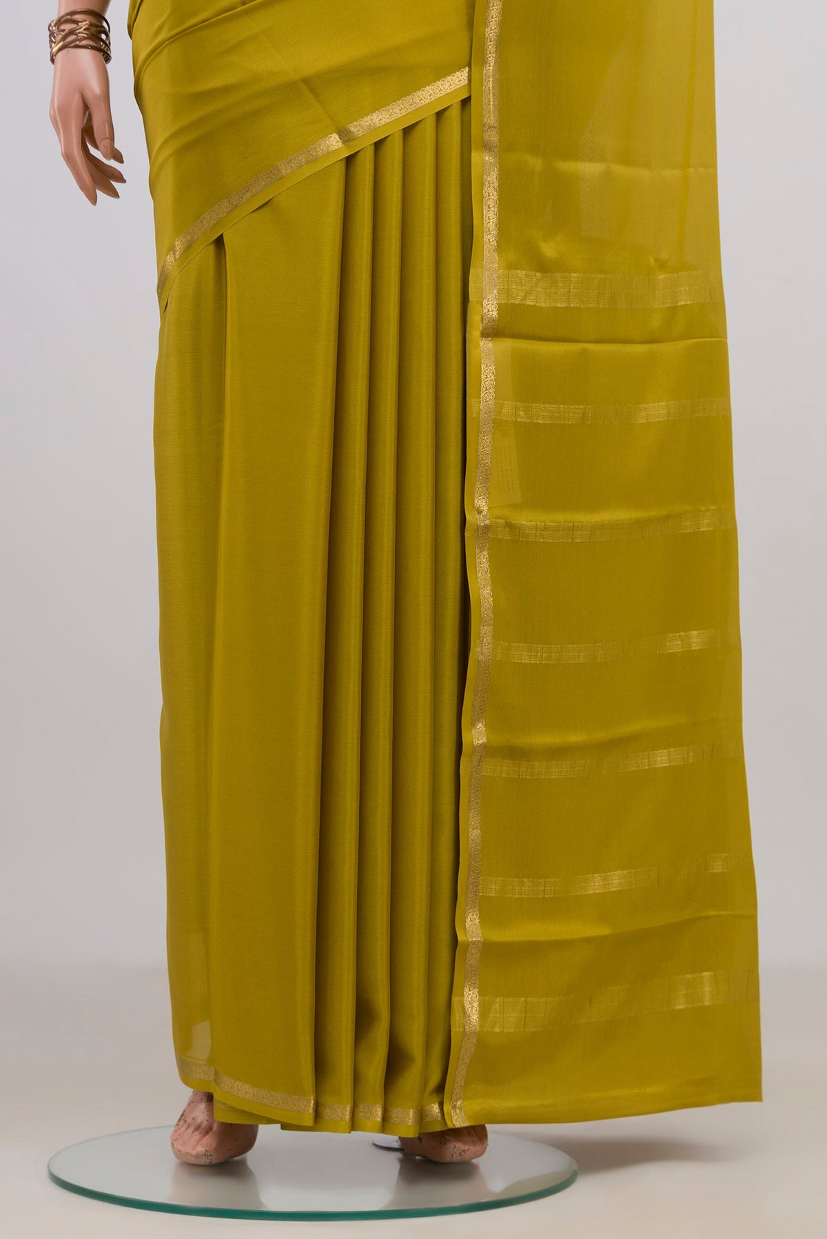 Pleats and pallu of Mehandi Green Mysore Crepe Saree with Plain Body and Thin Zari Line. 