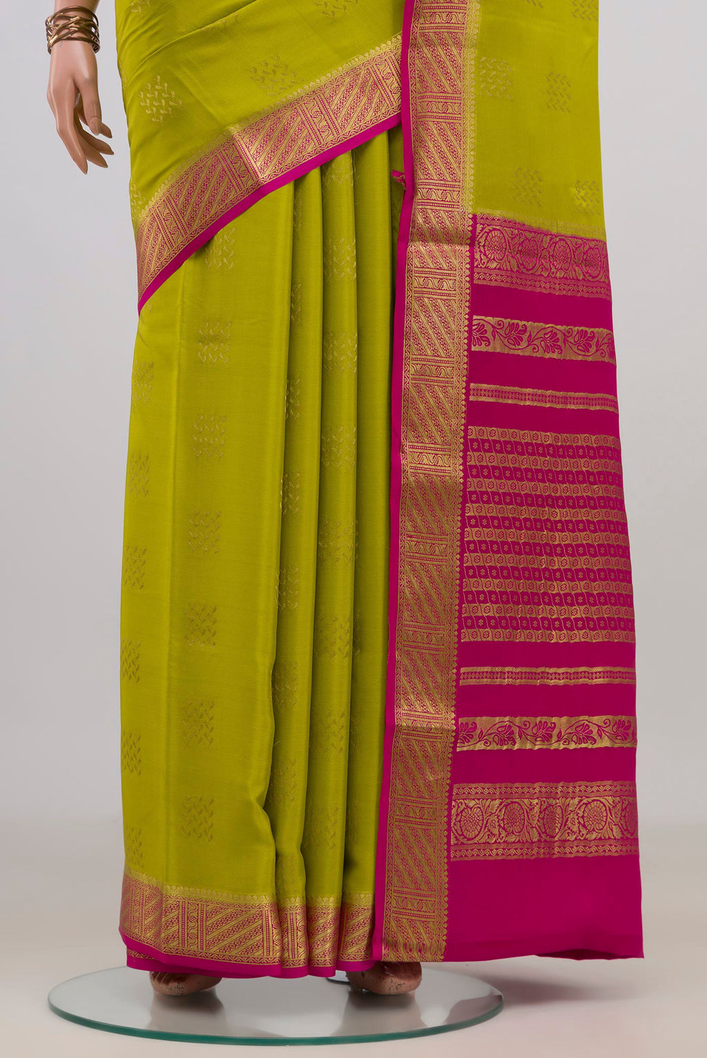 Pleats and pallu of Green Mysore Crepe Saree with Zari Butta on the body and Zari Border. 