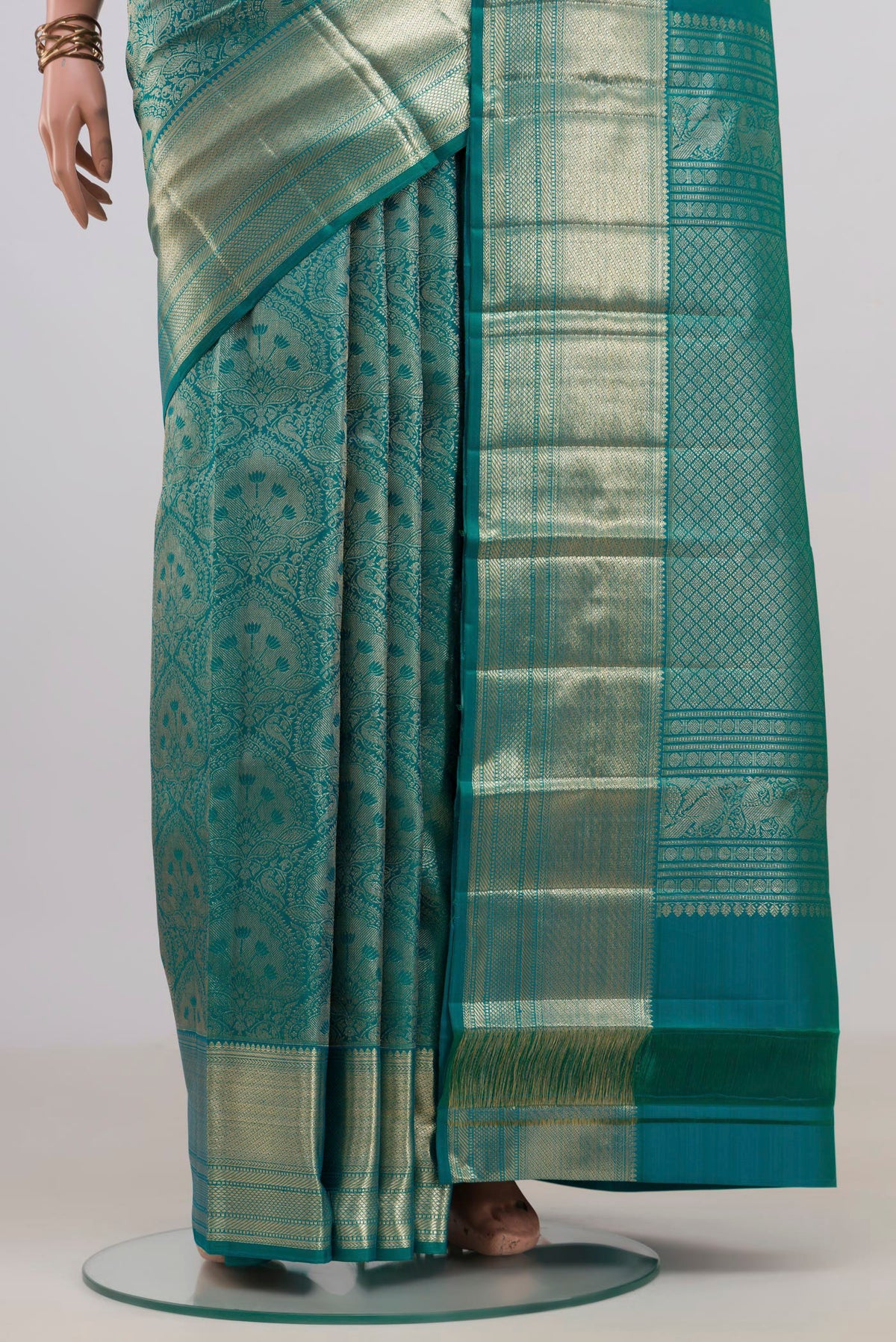 Pleats and pallu of Pure Silk Peacock Blue Dual Tone Kanchipuram Saree with Zari Brocade on the body and Zari Border. 