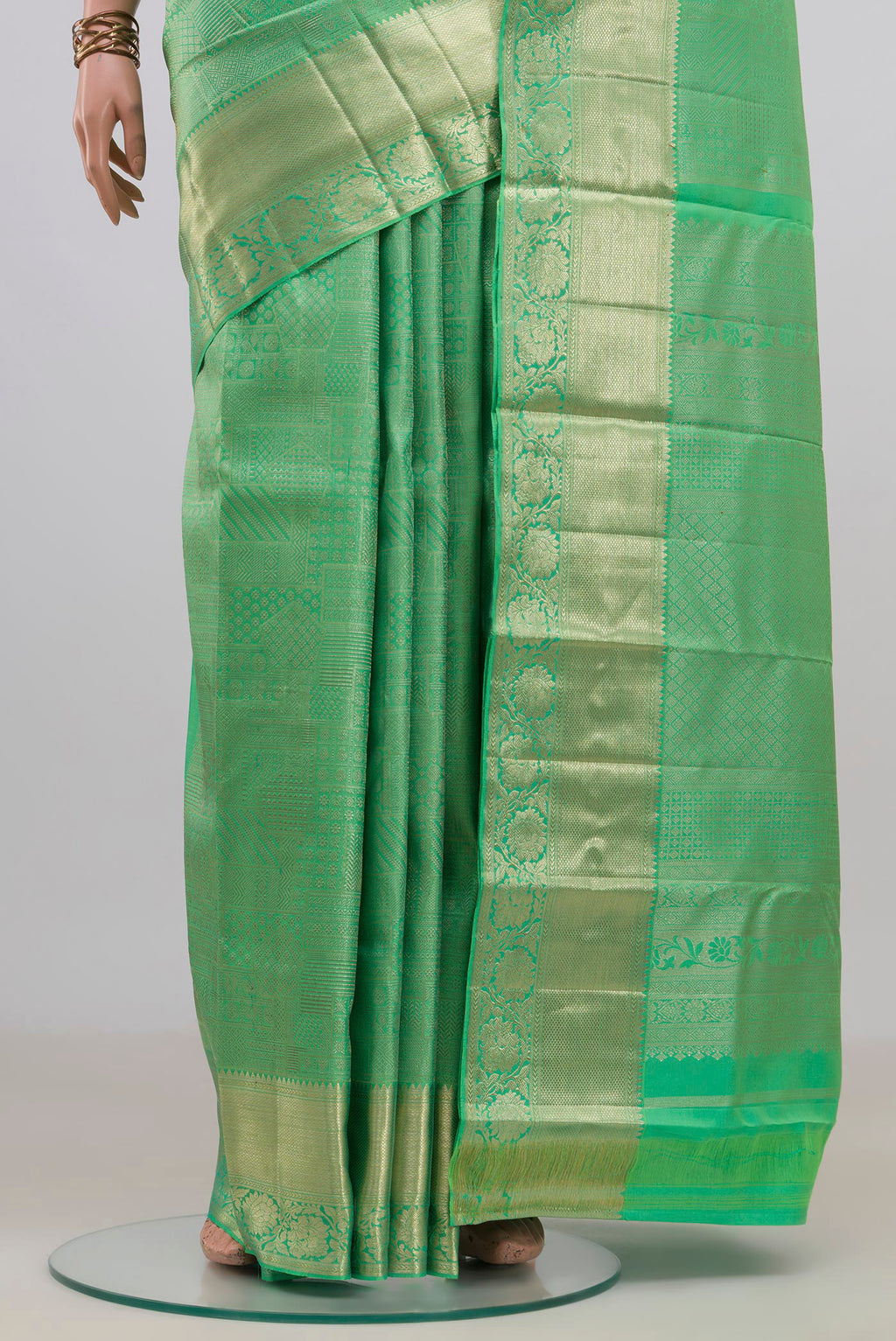 Pleats and pallu of Pure Silk Green Kanjivaram Saree with Zari Brocade on the body and Zari Border. 
