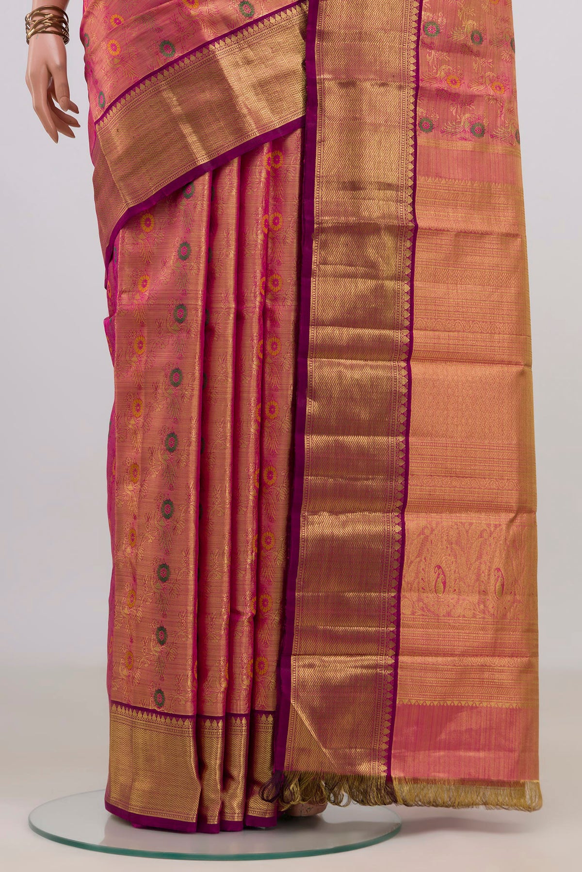Pleats and pallu of Pink Dual Tone Kanchipuram Tissue Saree with Zari Brocade on the body and Zari Border. 