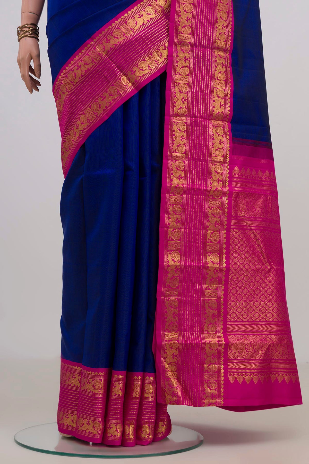Pleats and pallu of Pure Silk Blue Kanjivaram Saree with Plain Body and Zari Border. 