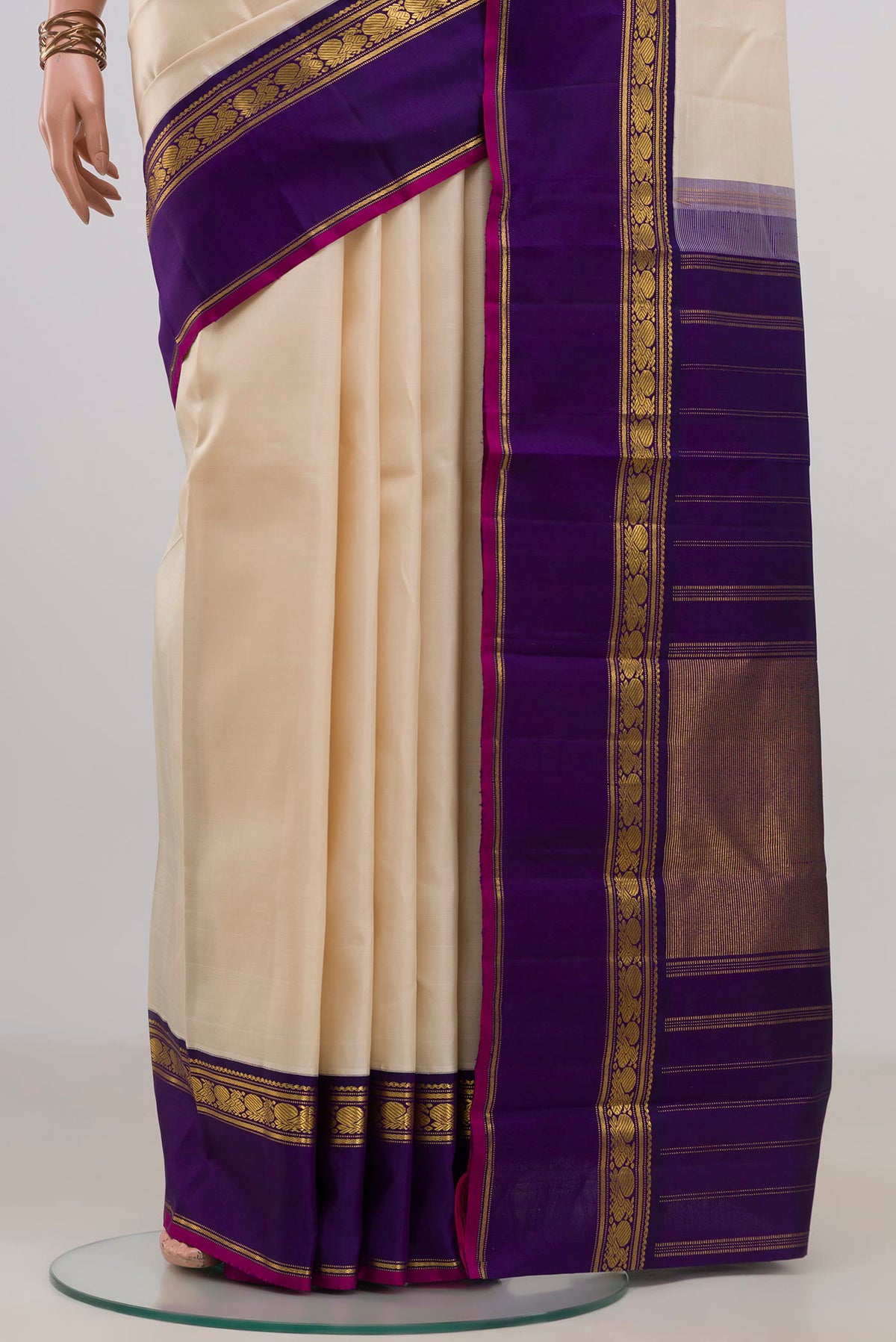 Pleats and pallu of Pure Silk Cream Kanjivaram Saree with Plain Body and Zari Border. 