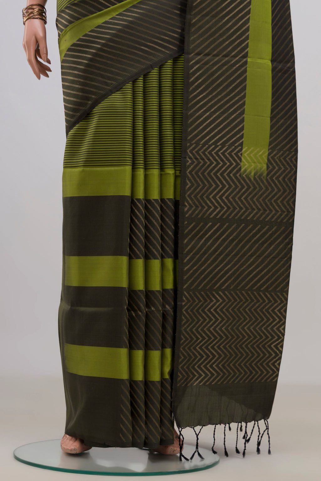 Pleats and pallu of Pure Silk Green Soft Saree with Fancy on the body and Without Border. 