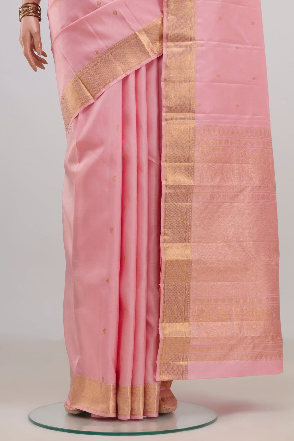 Pleats and pallu of Pure Silk Rose pink Kanjivaram Saree with Zari Butta on the body and Zari Border. 