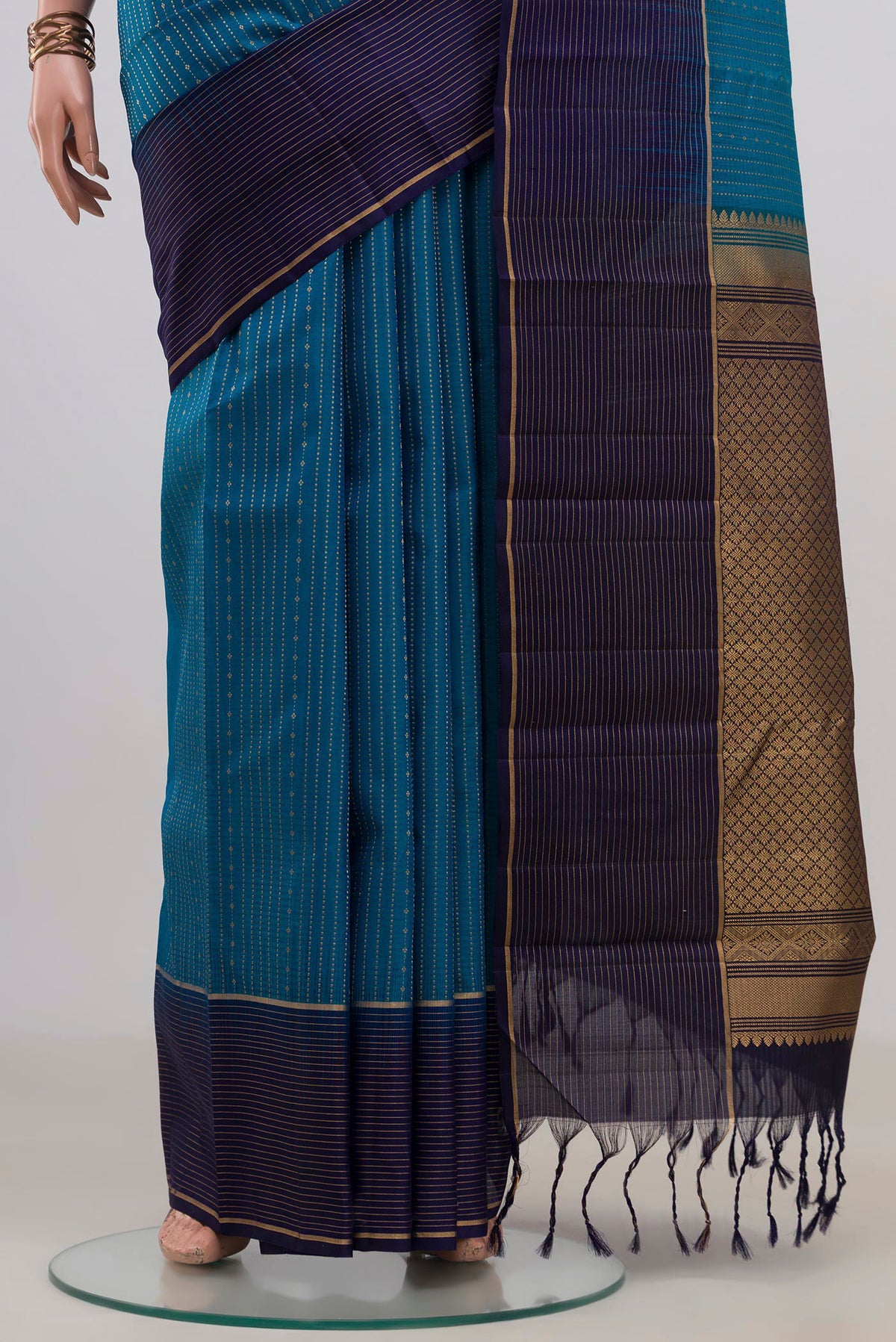 Pleats and pallu of Pure Silk Light Blue Kanjivaram Saree with Stripes on the body and Thin Zari Line. 