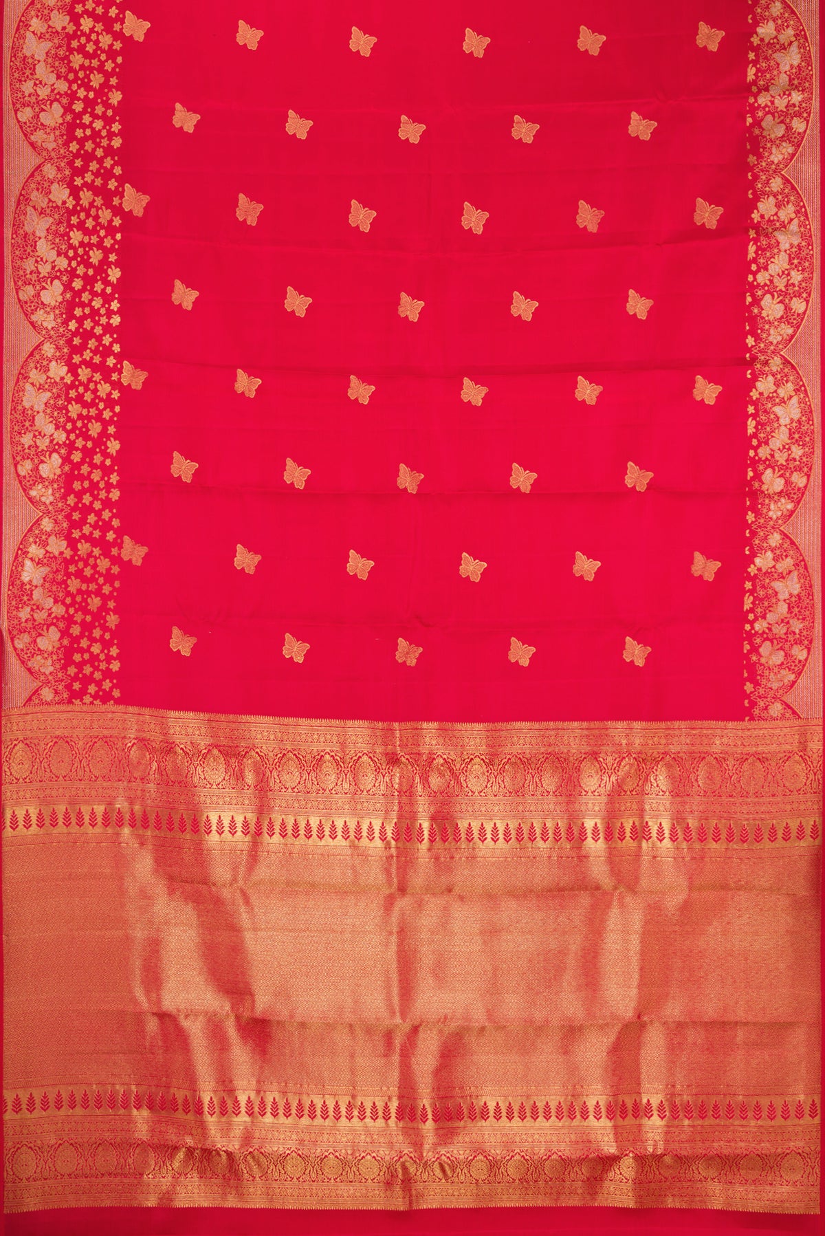 Red Dual Tone Kanchipuram Silk Saree with Zari Butta on the body and Fancy Border.  displayed on a mannequin