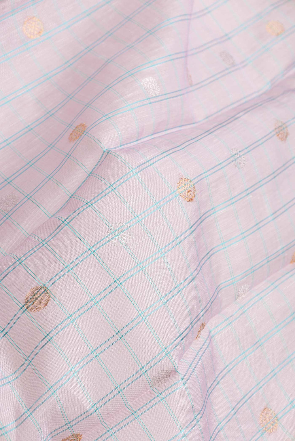 Close up of Lavender Dual Tone Linen Saree with Checked design on the body and Zari Border.  displaying folds