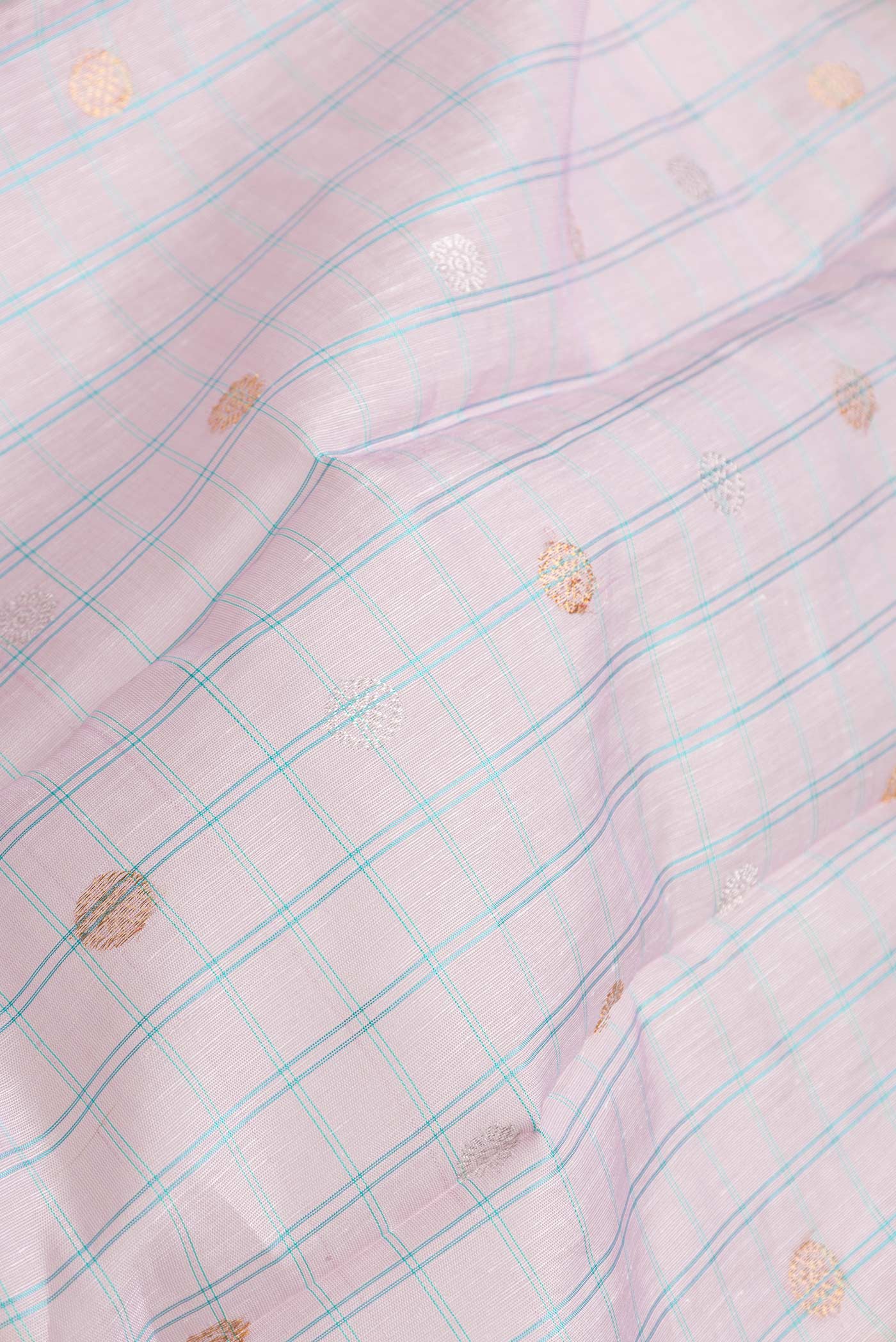 Close up of Lavender Dual Tone Linen Saree with Checked design on the body and Zari Border.  displaying folds