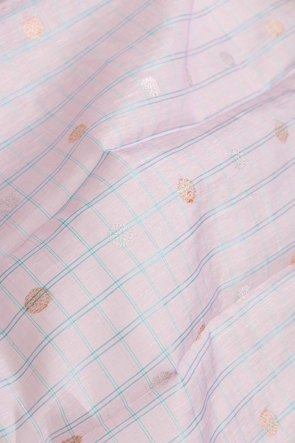 Close up of Lavender Dual Tone Linen Saree with Checked design on the body and Zari Border.  displaying folds