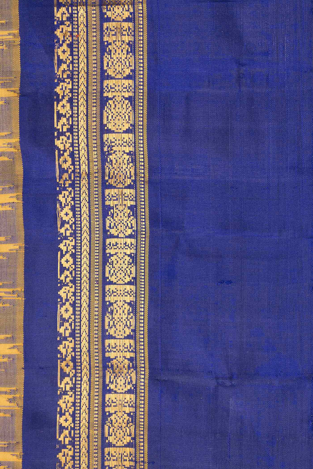 Border image of Mustard Dual Tone Gadwal Silk Saree with Zari And Thread Butta on the body and Zari Border. 