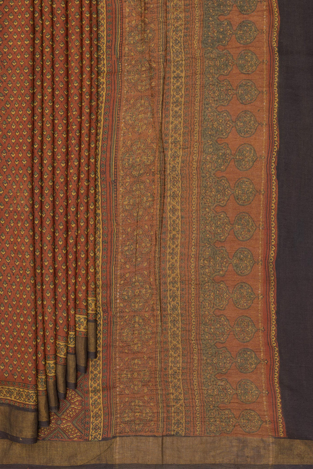 Pleats and pallu of Pure Silk Maroon Dual Tone Tussar Saree with Printed design on the body and Zari Border. 