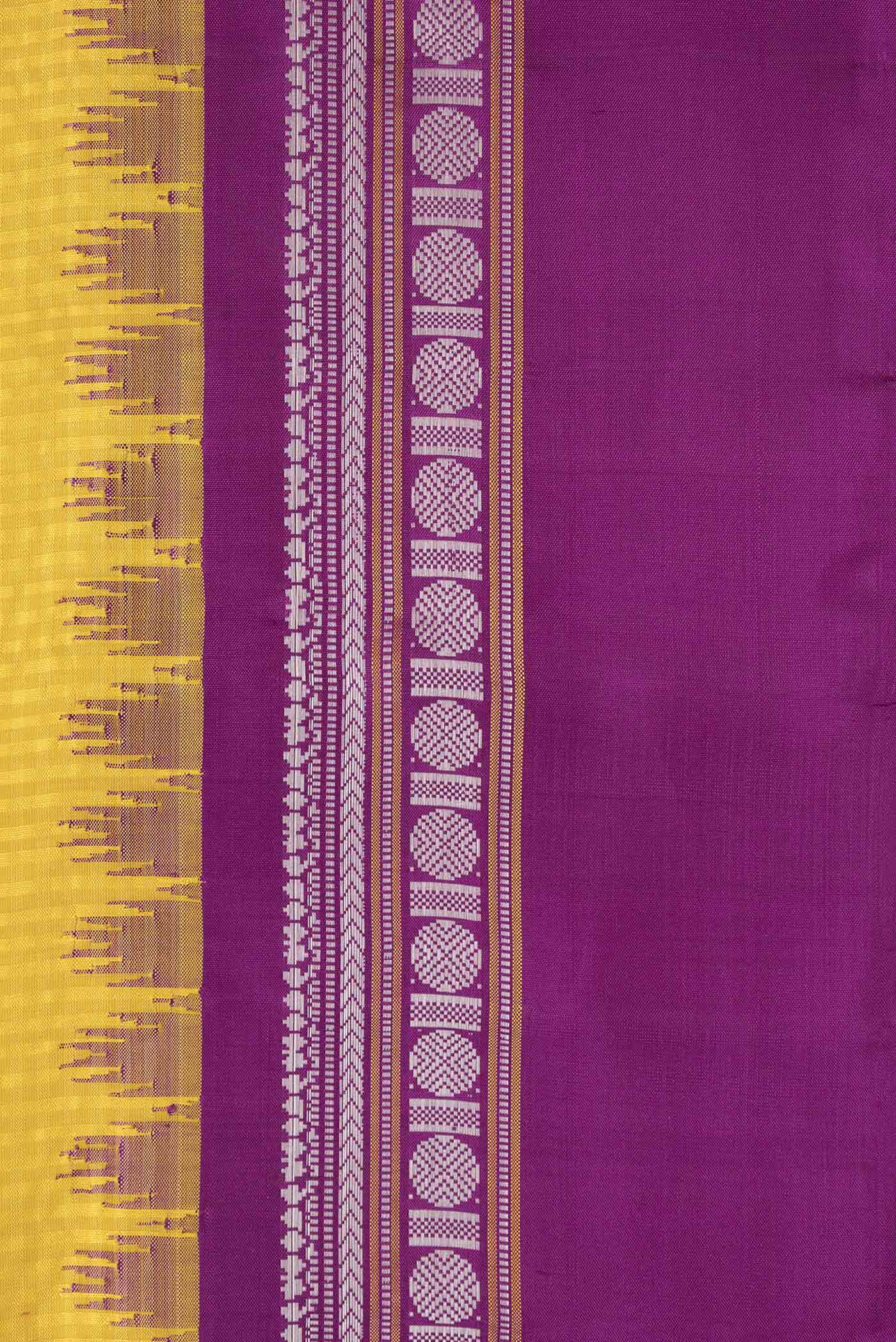 Border image of Yellow Dual Tone Gadwal Silk Saree with Checked design on the body and Thread Border. 