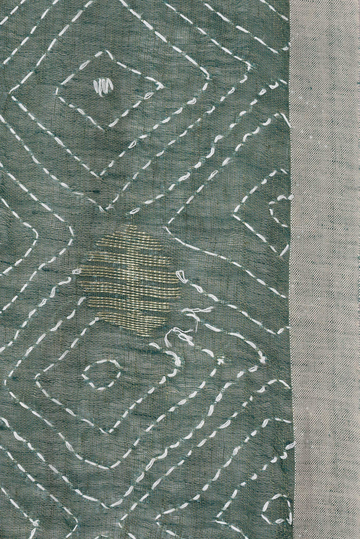 Border image of Bottle Green Dual Tone Tussar Silk Saree with Embroidery on the body and Plain Border. 