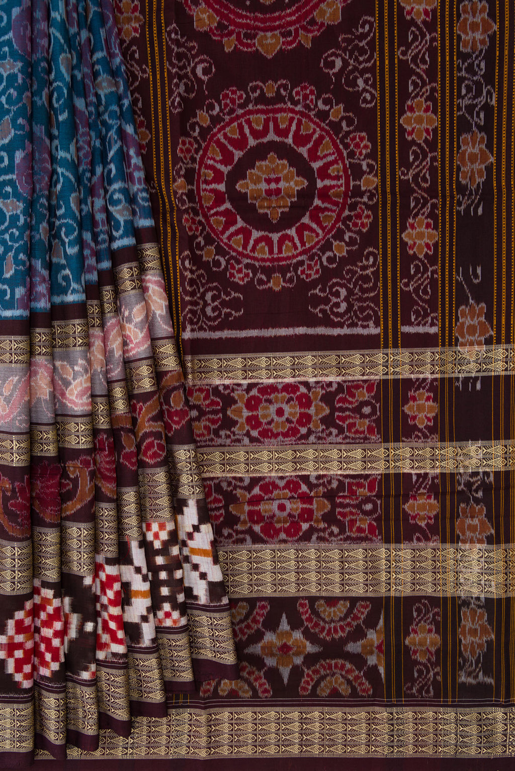 Pleats and pallu of Blue Dual Tone Double Ikat Saree with Ikat Print on the body and Thread Border. 
