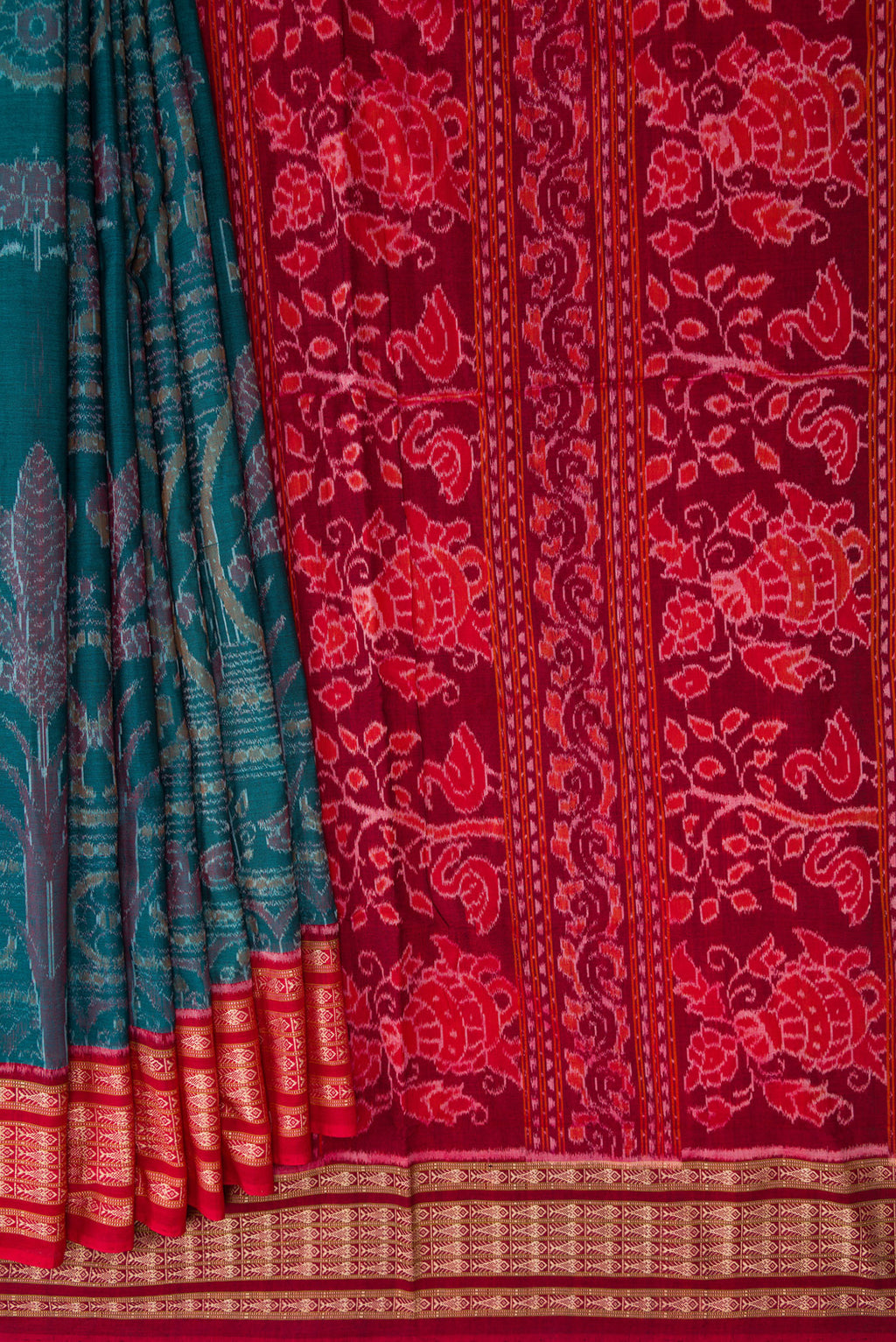 Pleats and pallu of Peacock Blue Dual Tone Double Ikat Saree with Ikat Print on the body and Thread Border. 