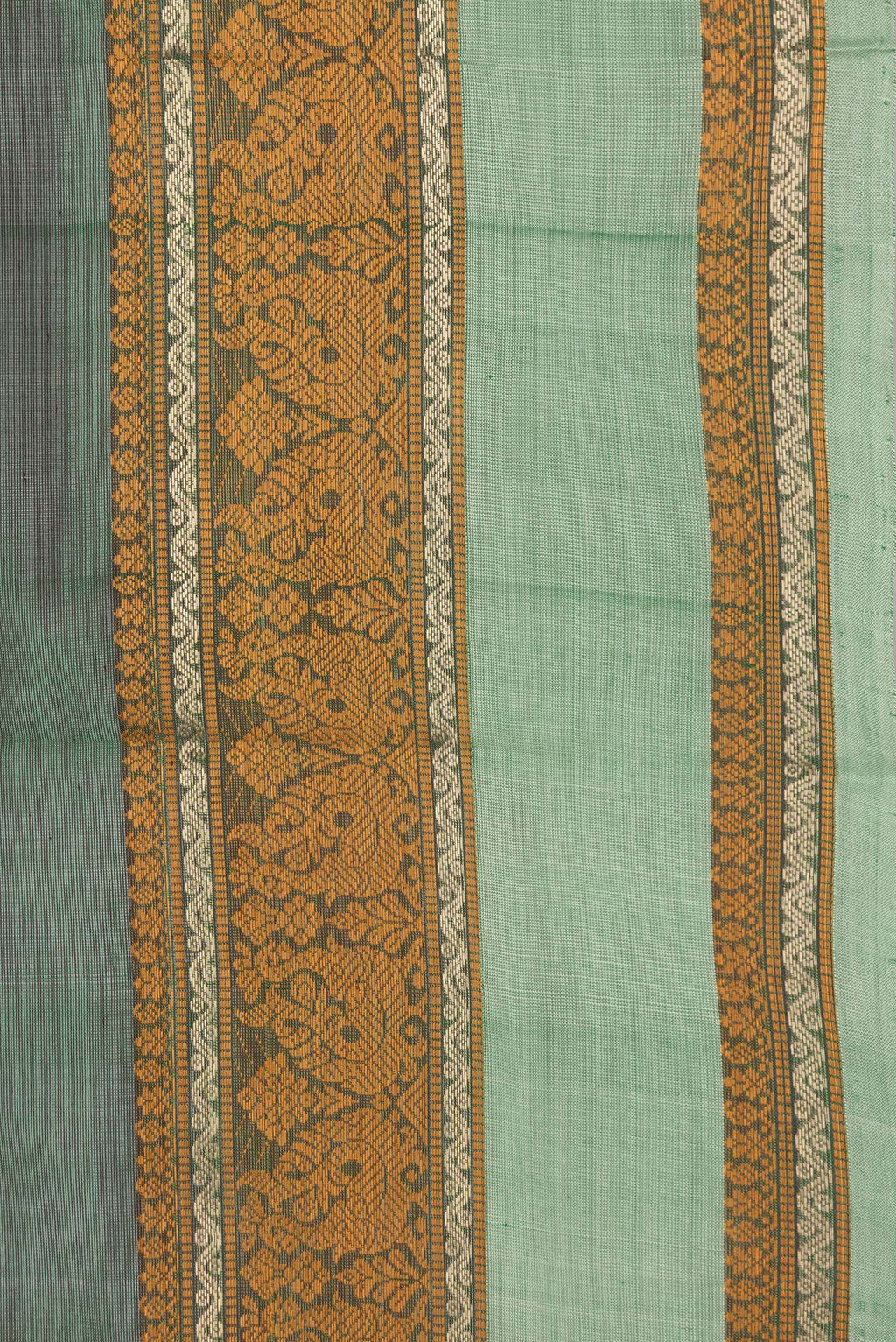 Border image of Bottle Green Dual Tone Silk Cotton Saree with Zari Butta on the body and Zari And Thread Border. 