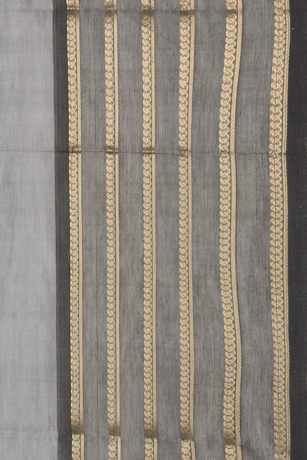 Border image of Grey Dual Tone Silk Cotton Saree with Zari Butta on the body and Zari Border. 