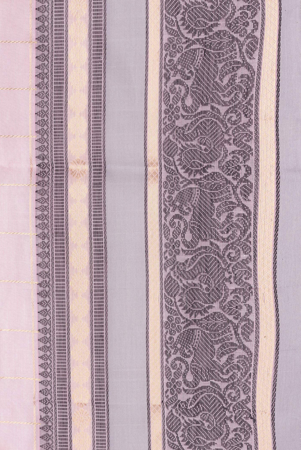 Border image of Pink Dual Tone Silk Cotton Saree with Checked design on the body and Zari And Thread Border. 