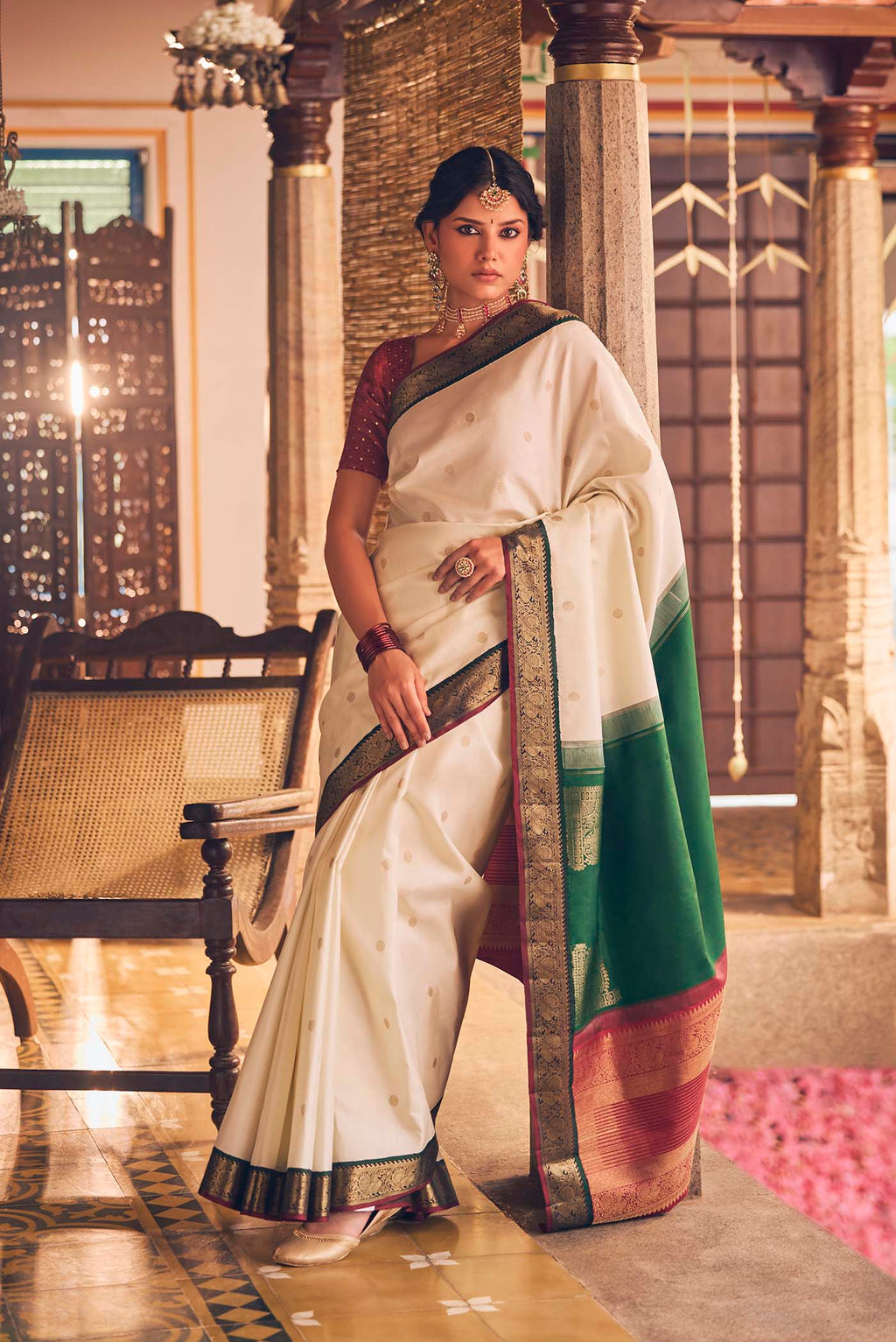 Dvisha-Pure Silk Pure Gold Zari Off White Kanchipuram Saree