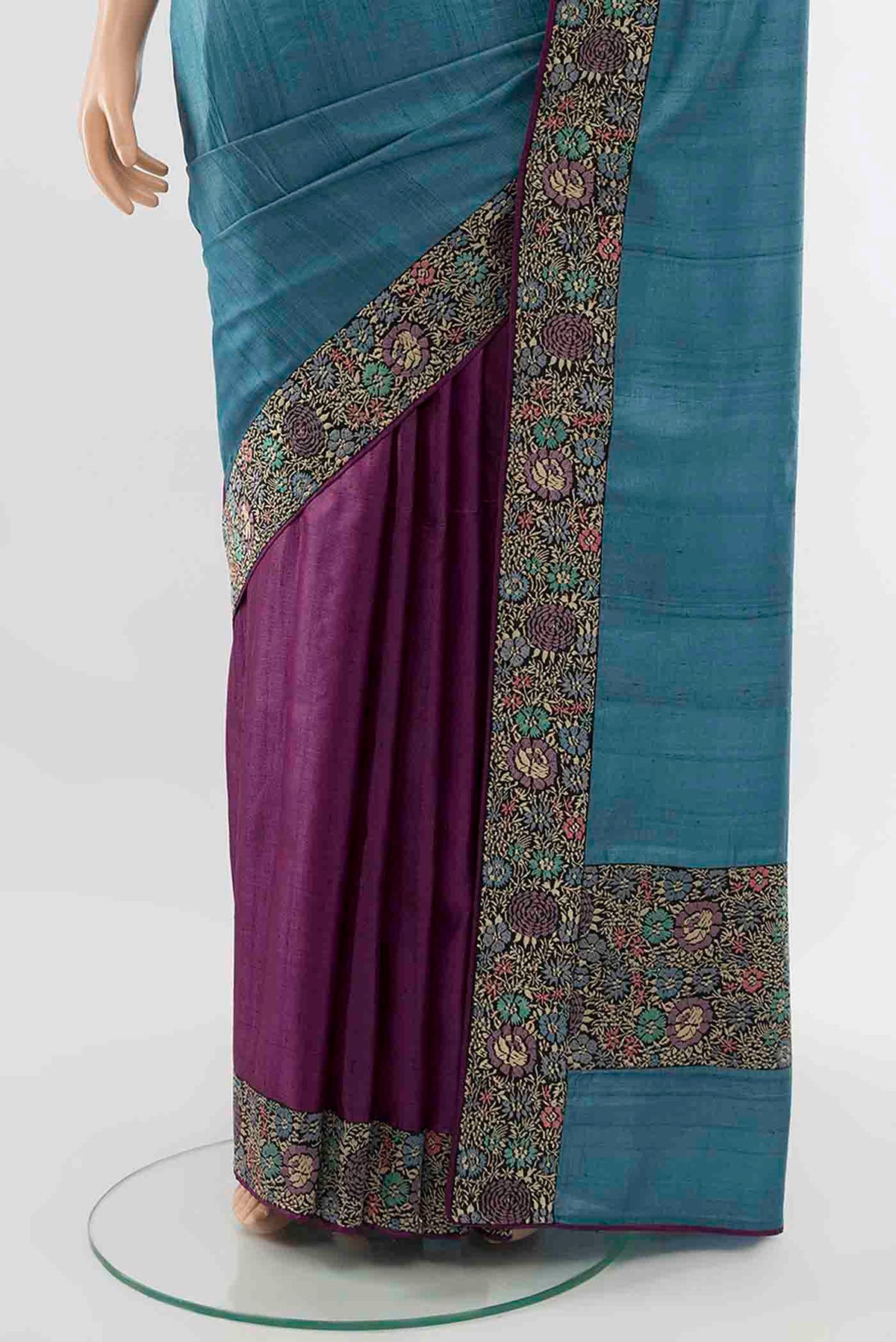 Pleats and pallu of Blue Tussar Silk Saree with Thread Butta on the body and Thread Border
