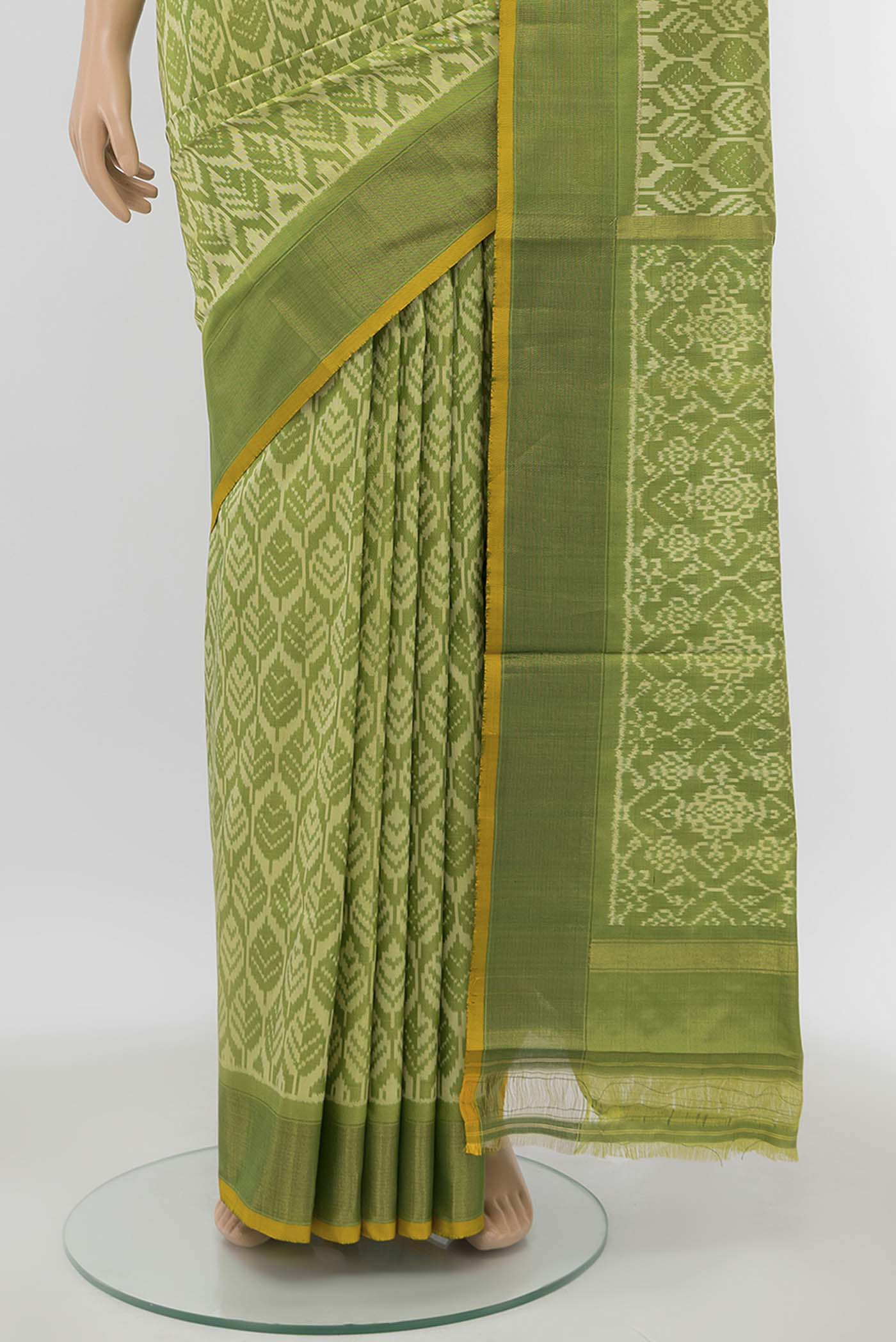 Pleats and pallu of Green Pochampally Silk Saree with Ikat Print on the body and Zari Border